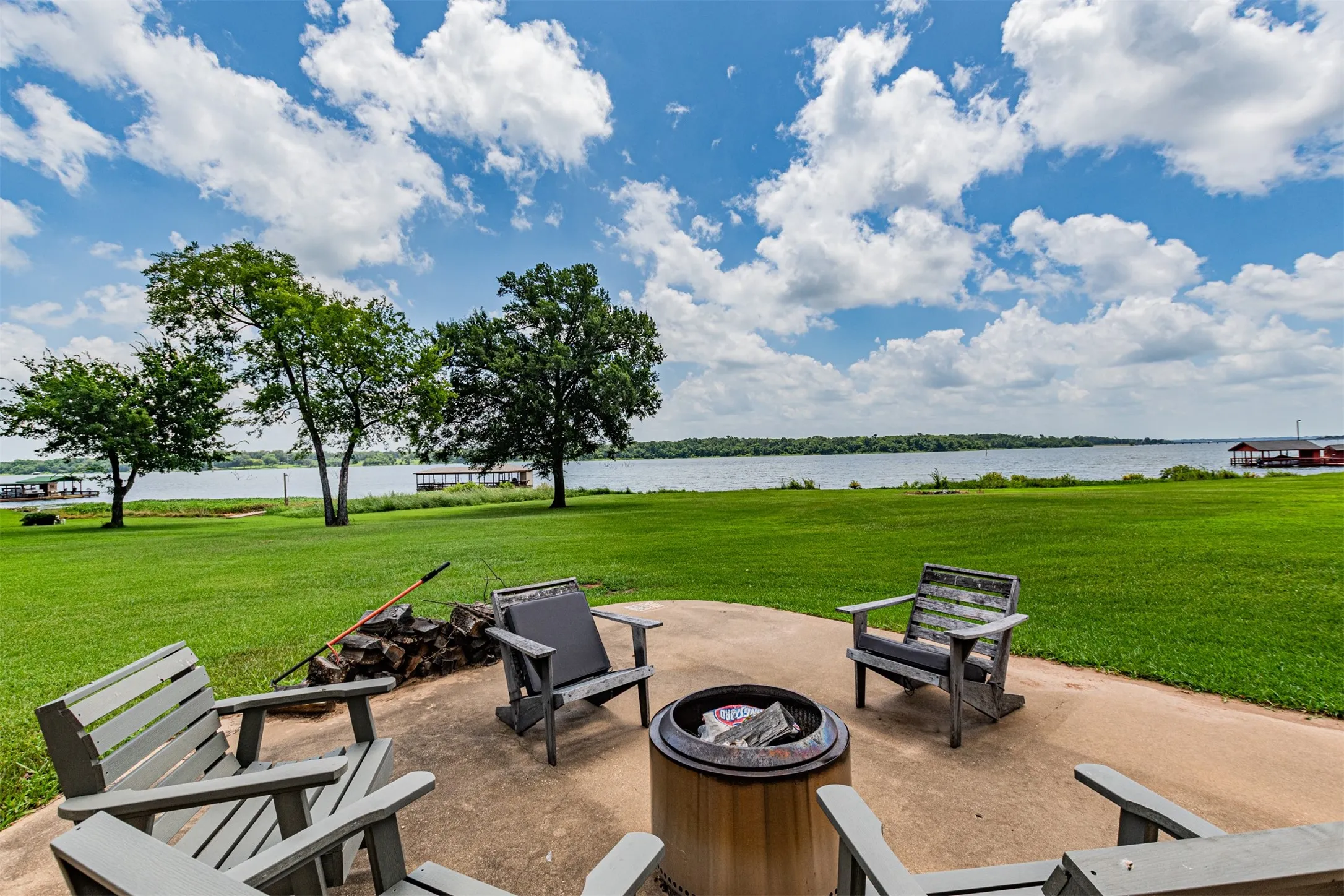 Single Family Residence For Sale in Wood County , 1747 County Road 1785, Yantis, Texas 75497, 5 Bedrooms, 4 Bathrooms, 2 Garage spaces, 3,556 Sqft, built in 1997, Price $961,900, mls#21292576, Real Estate Agent in Yantis, Homes For Sale in Wood county, Homes For Sale in Yantis, Realtor in Yantis Texas, Real Estate Brokerage Independent Realty Texas, Luminita Cordes Realtor