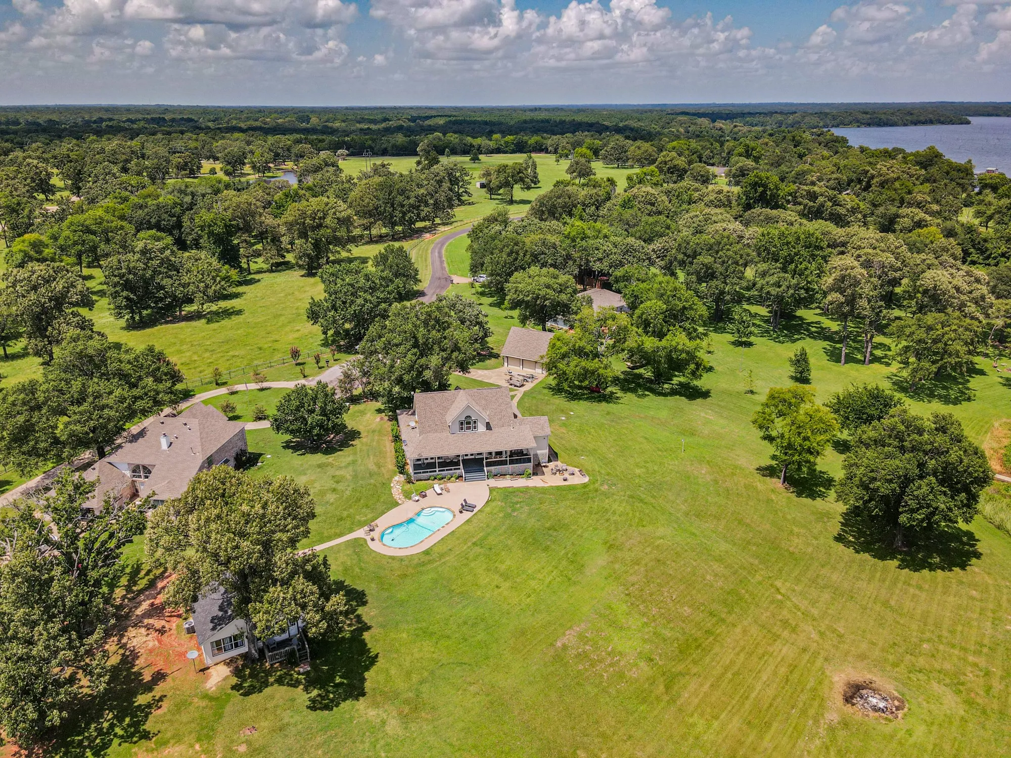 Single Family Residence For Sale in Wood County , 1747 County Road 1785, Yantis, Texas 75497, 5 Bedrooms, 4 Bathrooms, 2 Garage spaces, 3,556 Sqft, built in 1997, Price $961,900, mls#21292576, Real Estate Agent in Yantis, Homes For Sale in Wood county, Homes For Sale in Yantis, Realtor in Yantis Texas, Real Estate Brokerage Independent Realty Texas, Luminita Cordes Realtor