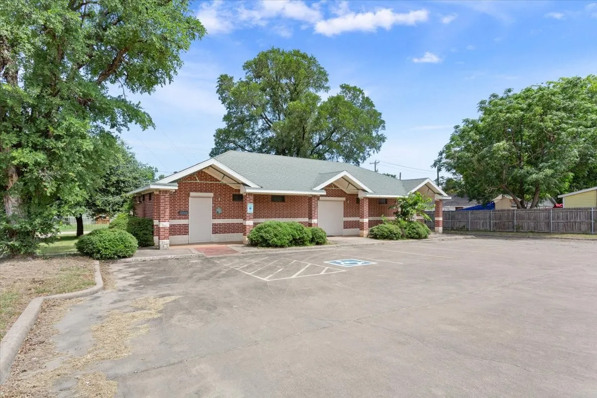 Office For Sale in Mc Lennan County , 2419 Herring Avenue B, Waco, Texas 76708, 0, 0, Garage spaces, 0 Sqft, built in 2009, Price $320,000, mls#21292409, Real Estate Agent in Waco, Homes For Sale in Mc Lennan county, Homes For Sale in Waco, Realtor in Waco Texas, Real Estate Brokerage Independent Realty Texas, Luminita Cordes Realtor