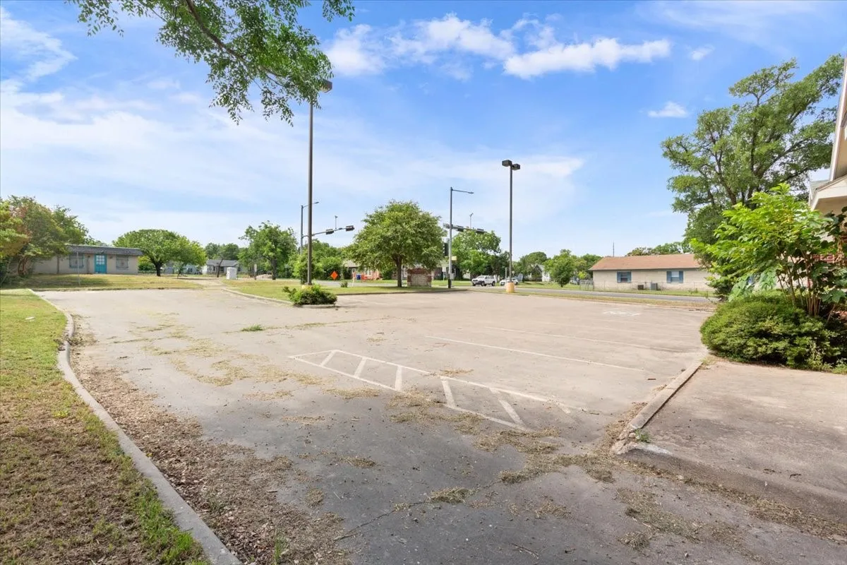 Office For Sale in Mc Lennan County , 2419 Herring Avenue B, Waco, Texas 76708, 0, 0, Garage spaces, 0 Sqft, built in 2009, Price $320,000, mls#21292409, Real Estate Agent in Waco, Homes For Sale in Mc Lennan county, Homes For Sale in Waco, Realtor in Waco Texas, Real Estate Brokerage Independent Realty Texas, Luminita Cordes Realtor