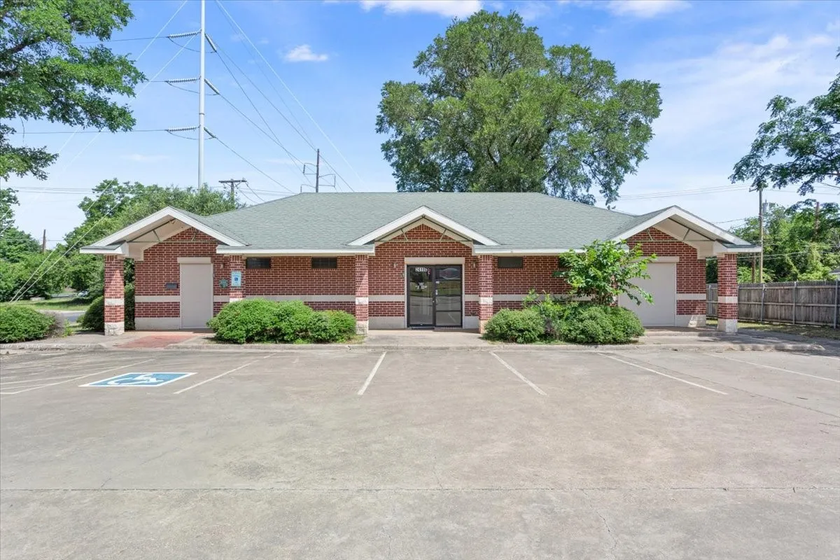 Office For Sale in Mc Lennan County , 2419 Herring Avenue B, Waco, Texas 76708, 0, 0, Garage spaces, 0 Sqft, built in 2009, Price $320,000, mls#21292409, Real Estate Agent in Waco, Homes For Sale in Mc Lennan county, Homes For Sale in Waco, Realtor in Waco Texas, Real Estate Brokerage Independent Realty Texas, Luminita Cordes Realtor