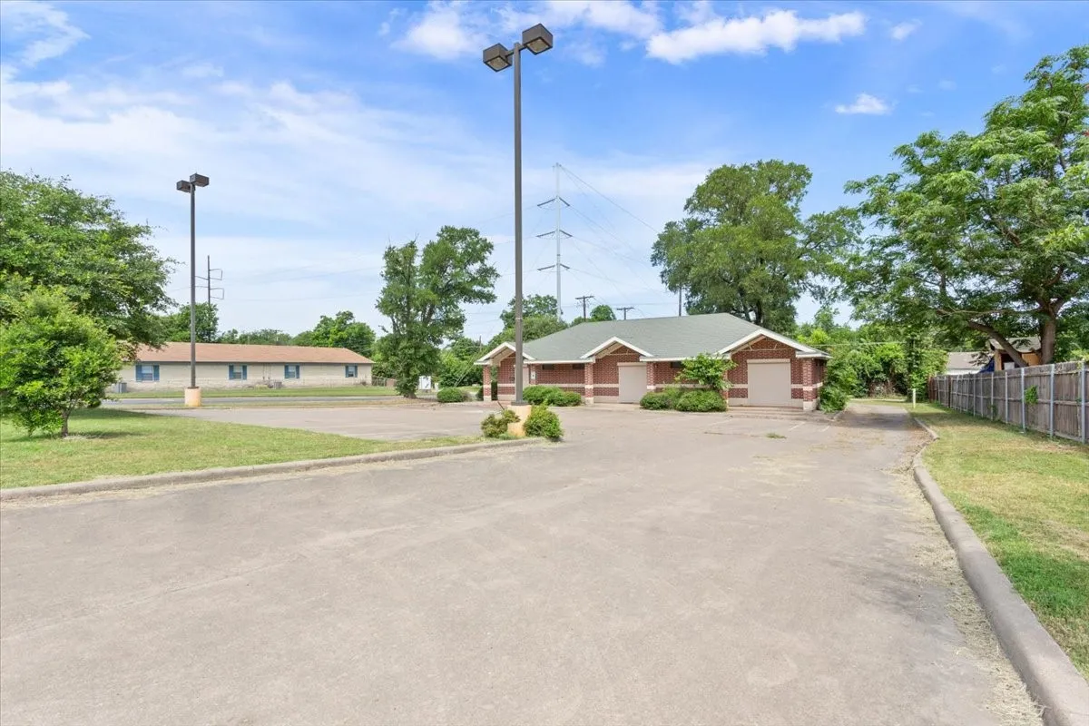 Office For Sale in Mc Lennan County , 2419 Herring Avenue B, Waco, Texas 76708, 0, 0, Garage spaces, 0 Sqft, built in 2009, Price $320,000, mls#21292409, Real Estate Agent in Waco, Homes For Sale in Mc Lennan county, Homes For Sale in Waco, Realtor in Waco Texas, Real Estate Brokerage Independent Realty Texas, Luminita Cordes Realtor