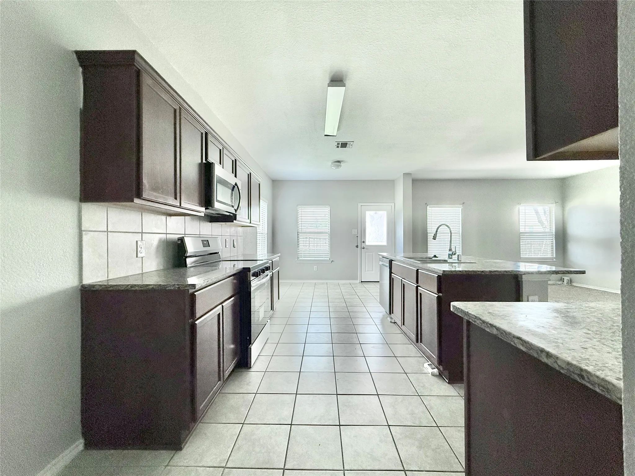 Single Family Residence For Rent in Collin County , 251 Cyrus Street, Anna, Texas 75409, 5 Bedroom, 3 Bathroom, 2 Garage spaces, 2,619 Sqft, built in 2017, mls#21292758, Real Estate Agent in Anna, Homes For Rent in Collin county, Homes For Rent in Anna, Realtor in Anna Texas, Real Estate Brokerage Independent Realty Texas, Luminita Cordes Realtor