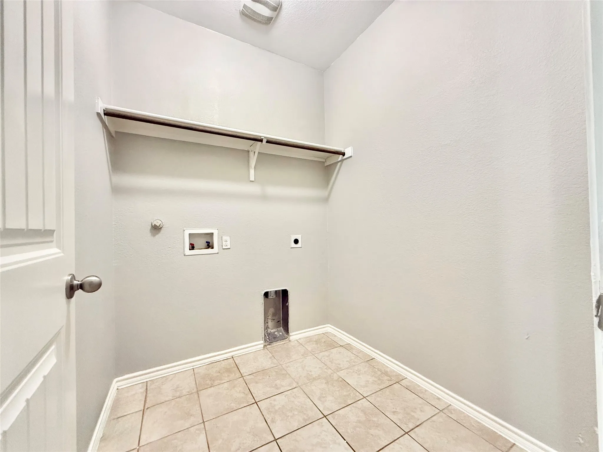 Single Family Residence For Rent in Collin County , 251 Cyrus Street, Anna, Texas 75409, 5 Bedroom, 3 Bathroom, 2 Garage spaces, 2,619 Sqft, built in 2017, mls#21292758, Real Estate Agent in Anna, Homes For Rent in Collin county, Homes For Rent in Anna, Realtor in Anna Texas, Real Estate Brokerage Independent Realty Texas, Luminita Cordes Realtor