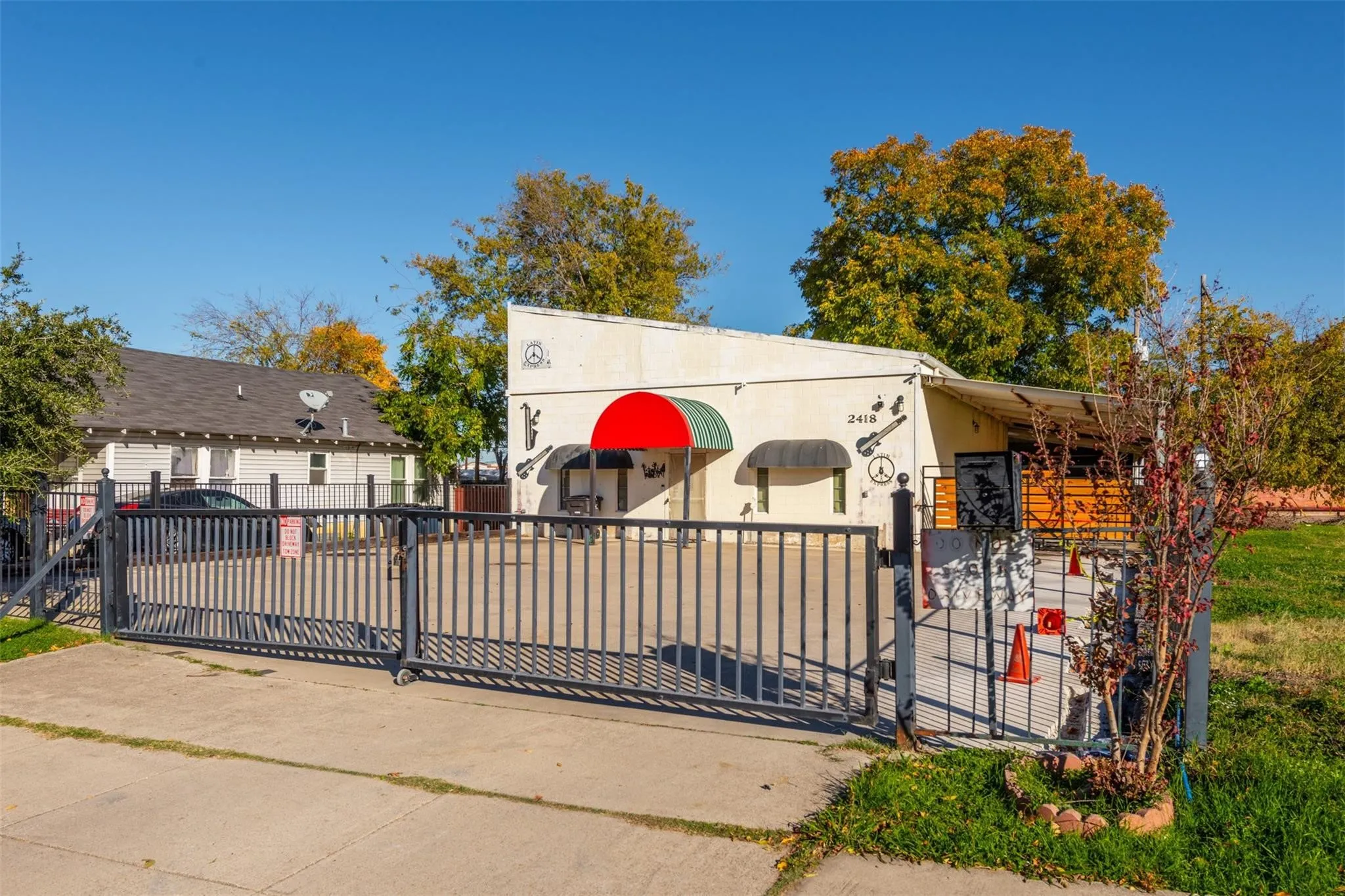 Retail For Sale in Tarrant County , 2418 Clinton Avenue, Fort Worth, Texas 76164, 0, 0, Garage spaces, 0 Sqft, built in 1994, Price $749,000, mls#21292028, Real Estate Agent in Fort Worth, Homes For Sale in Tarrant county, Homes For Sale in Fort Worth, Realtor in Fort Worth Texas, Real Estate Brokerage Independent Realty Texas, Luminita Cordes Realtor