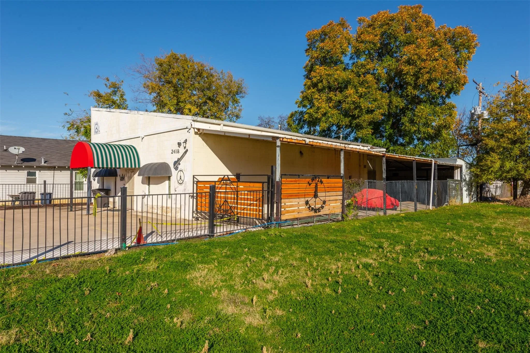 Retail For Sale in Tarrant County , 2418 Clinton Avenue, Fort Worth, Texas 76164, 0, 0, Garage spaces, 0 Sqft, built in 1994, Price $749,000, mls#21292028, Real Estate Agent in Fort Worth, Homes For Sale in Tarrant county, Homes For Sale in Fort Worth, Realtor in Fort Worth Texas, Real Estate Brokerage Independent Realty Texas, Luminita Cordes Realtor