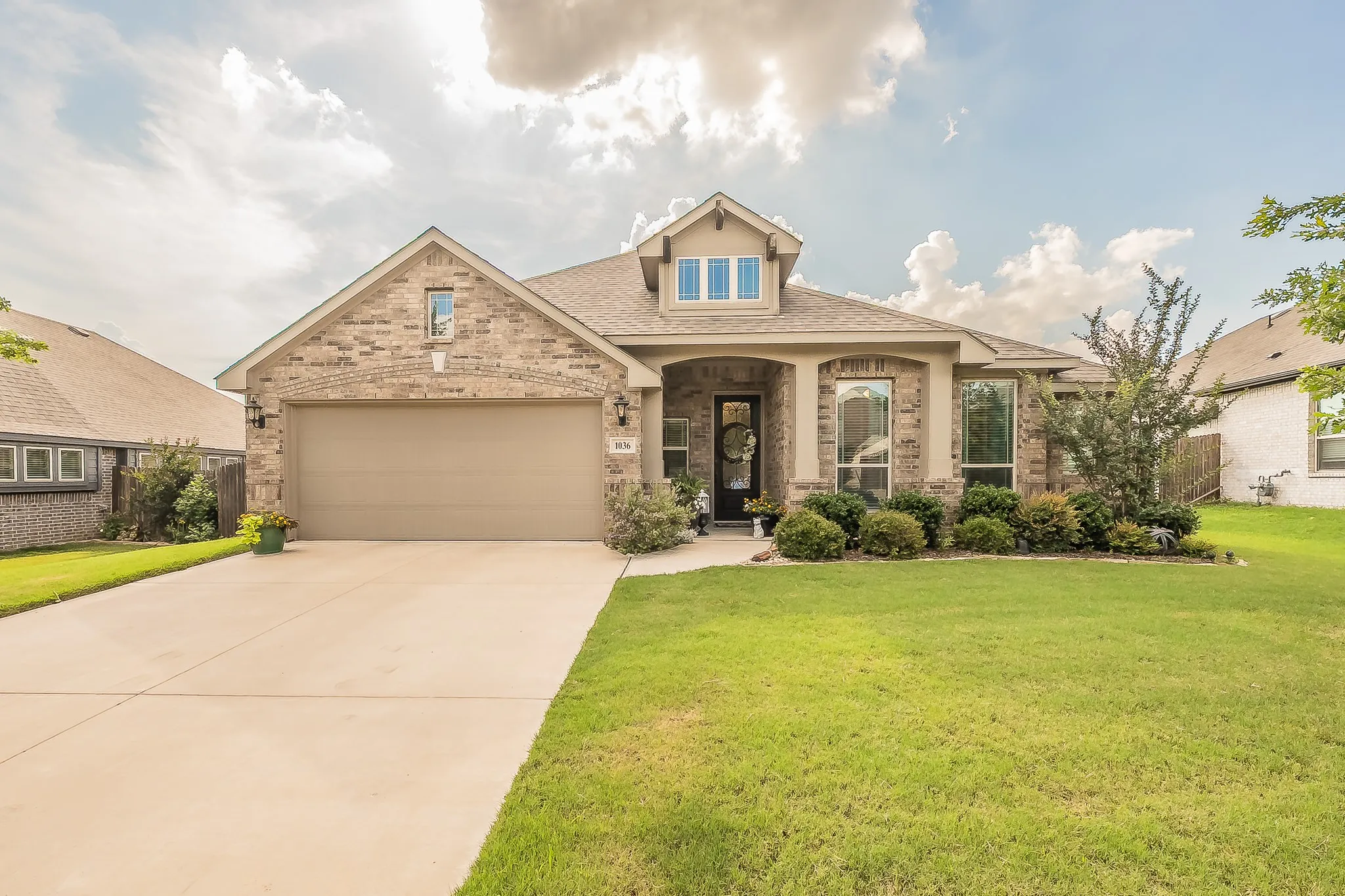 Single Family Residence For Sale in Johnson County , 1036 Kingston Drive, Godley, Texas 76044, 4 Bedroom, 2 Bathroom, 2 Garage spaces, 2,315 Sqft, built in 2020, mls#21292448, Real Estate Agent in Godley, Homes For Sale in Johnson county, Homes For Sale in Godley, Realtor in Godley Texas, Real Estate Brokerage Independent Realty Texas, Luminita Cordes Realtor