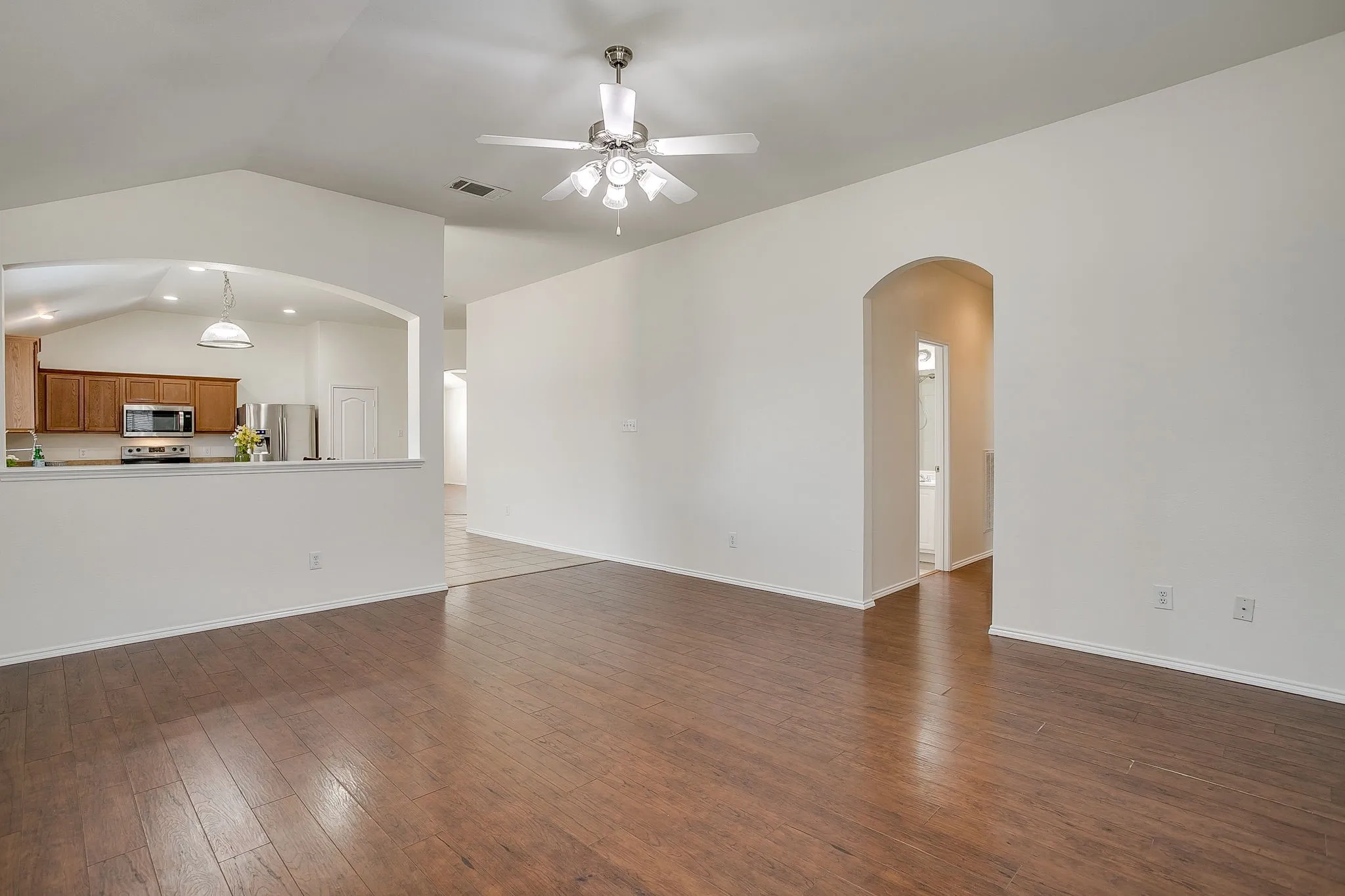 Single Family Residence For Sale in Tarrant County , 6220 Granite Creek Drive, Fort Worth, Texas 76179, 4 Bedroom, 2 Bathroom, 2 Garage spaces, 2,096 Sqft, built in 2008, mls#21290080, Real Estate Agent in Fort Worth, Homes For Sale in Tarrant county, Homes For Sale in Fort Worth, Realtor in Fort Worth Texas, Real Estate Brokerage Independent Realty Texas, Luminita Cordes Realtor