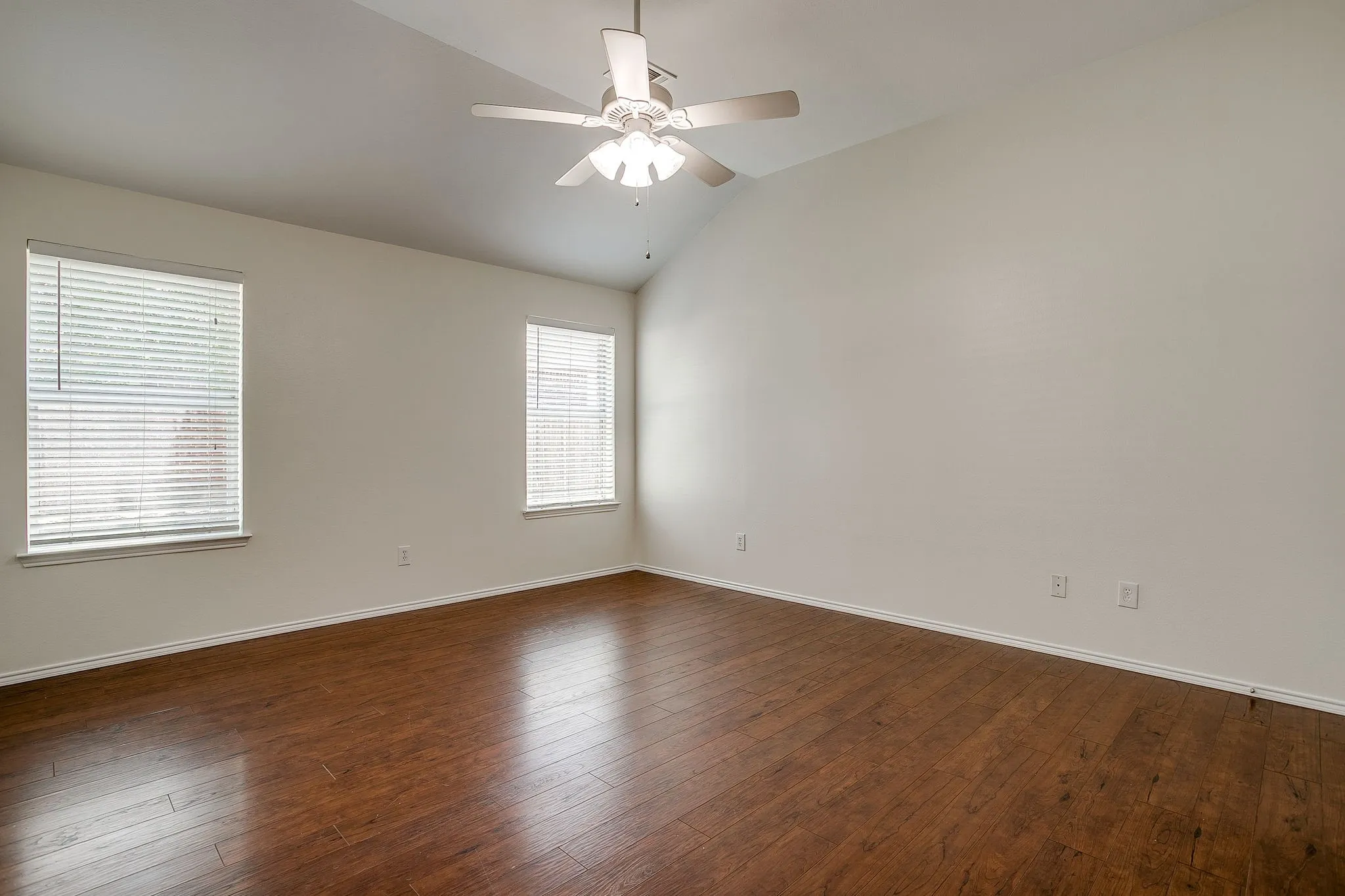 Single Family Residence For Sale in Tarrant County , 6220 Granite Creek Drive, Fort Worth, Texas 76179, 4 Bedroom, 2 Bathroom, 2 Garage spaces, 2,096 Sqft, built in 2008, mls#21290080, Real Estate Agent in Fort Worth, Homes For Sale in Tarrant county, Homes For Sale in Fort Worth, Realtor in Fort Worth Texas, Real Estate Brokerage Independent Realty Texas, Luminita Cordes Realtor