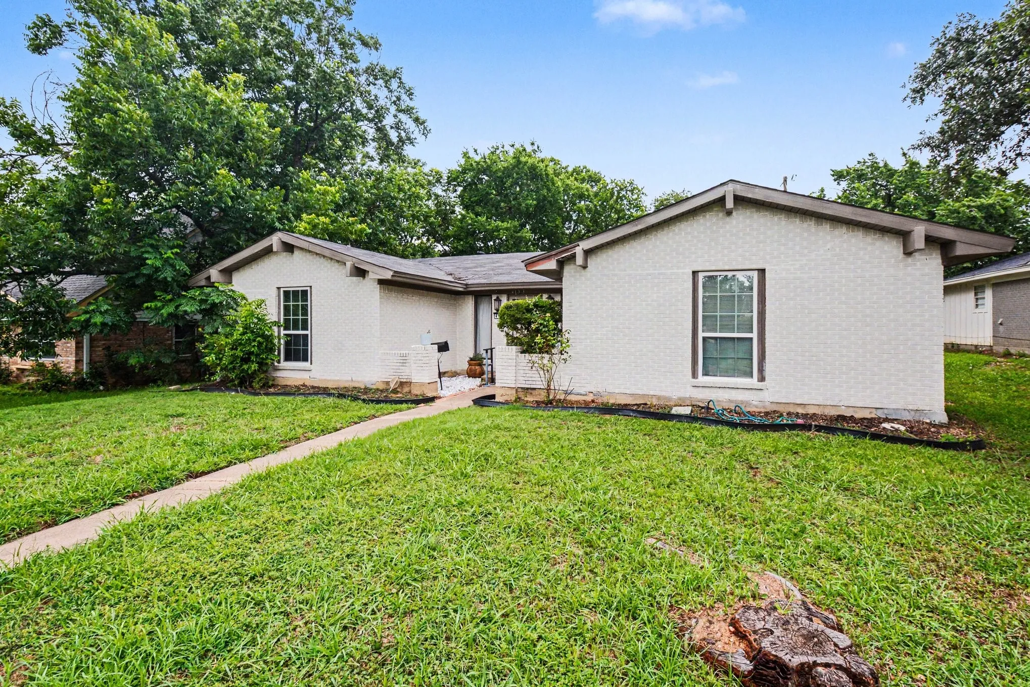 Single Family Residence For Sale in Dallas County , 4133 Logan Street, Irving, Texas 75062, 3 Bedroom, 2 Bathroom, 2 Garage spaces, 1,478 Sqft, built in 1968, mls#21292779, Real Estate Agent in Irving, Homes For Sale in Dallas county, Homes For Sale in Irving, Realtor in Irving Texas, Real Estate Brokerage Independent Realty Texas, Luminita Cordes Realtor