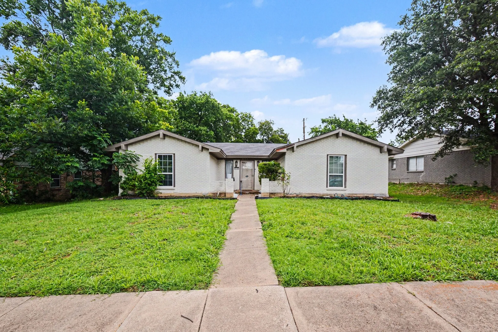 Single Family Residence For Sale in Dallas County , 4133 Logan Street, Irving, Texas 75062, 3 Bedroom, 2 Bathroom, 2 Garage spaces, 1,478 Sqft, built in 1968, mls#21292779, Real Estate Agent in Irving, Homes For Sale in Dallas county, Homes For Sale in Irving, Realtor in Irving Texas, Real Estate Brokerage Independent Realty Texas, Luminita Cordes Realtor