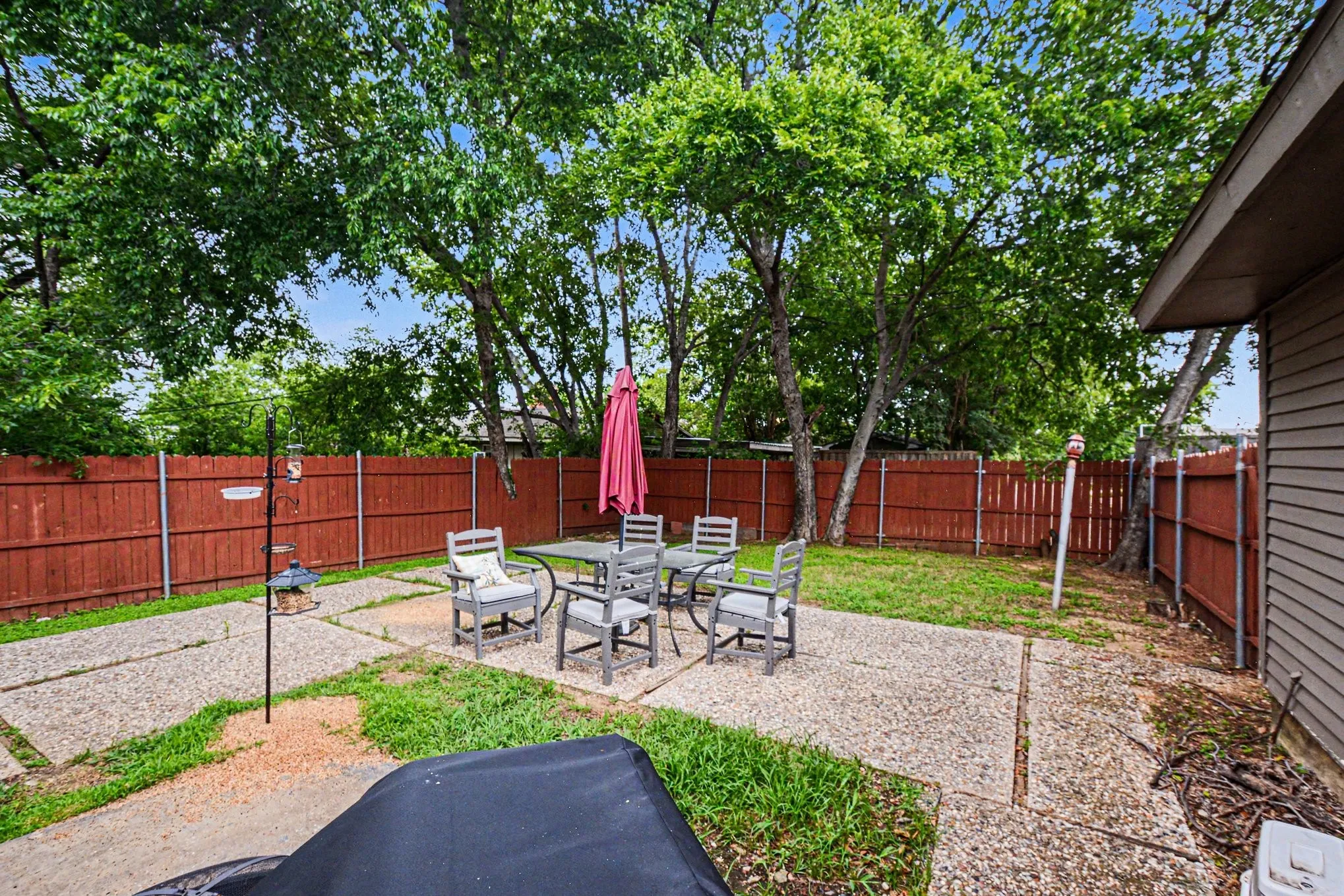 Single Family Residence For Sale in Dallas County , 4133 Logan Street, Irving, Texas 75062, 3 Bedroom, 2 Bathroom, 2 Garage spaces, 1,478 Sqft, built in 1968, mls#21292779, Real Estate Agent in Irving, Homes For Sale in Dallas county, Homes For Sale in Irving, Realtor in Irving Texas, Real Estate Brokerage Independent Realty Texas, Luminita Cordes Realtor