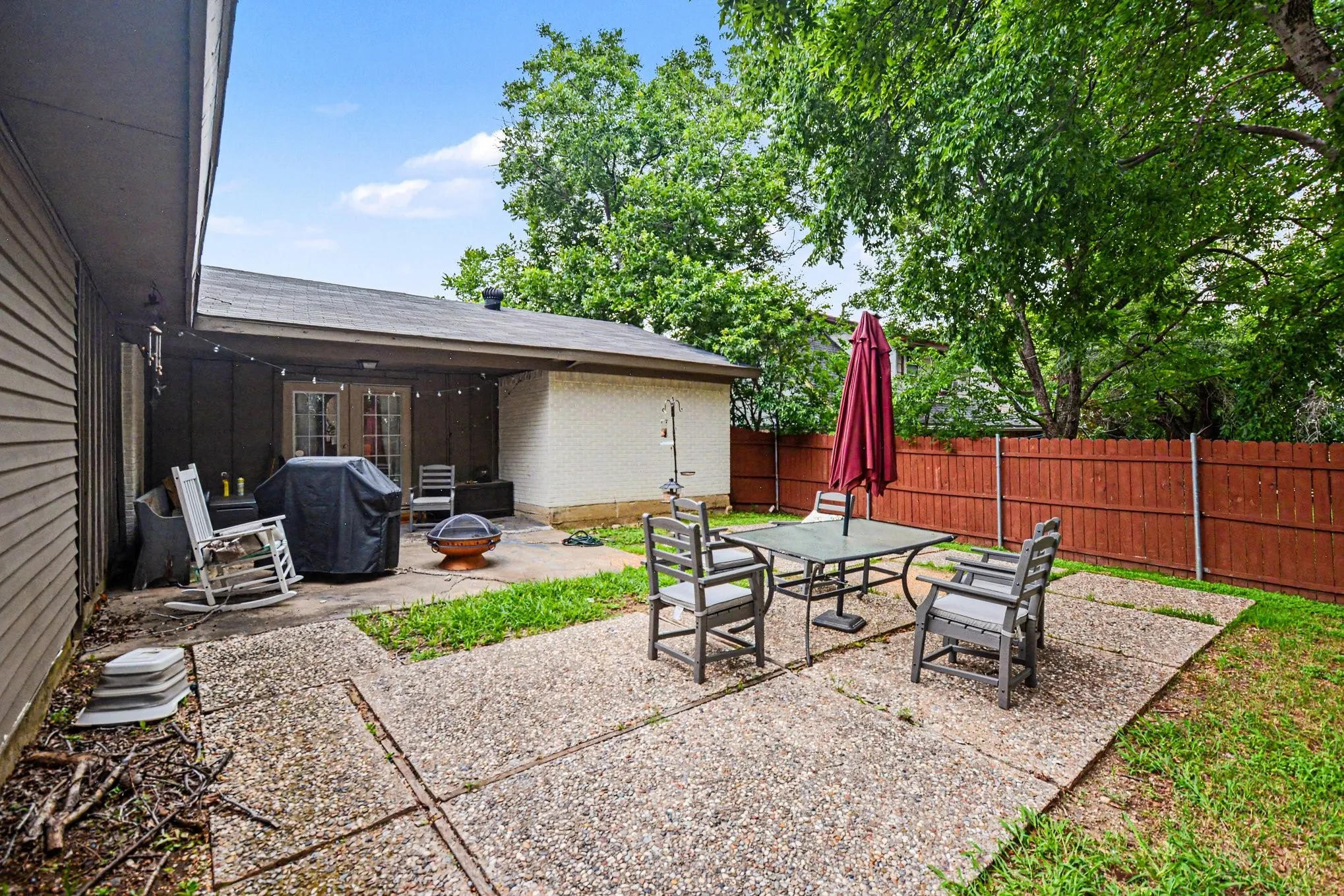 Single Family Residence For Sale in Dallas County , 4133 Logan Street, Irving, Texas 75062, 3 Bedroom, 2 Bathroom, 2 Garage spaces, 1,478 Sqft, built in 1968, mls#21292779, Real Estate Agent in Irving, Homes For Sale in Dallas county, Homes For Sale in Irving, Realtor in Irving Texas, Real Estate Brokerage Independent Realty Texas, Luminita Cordes Realtor