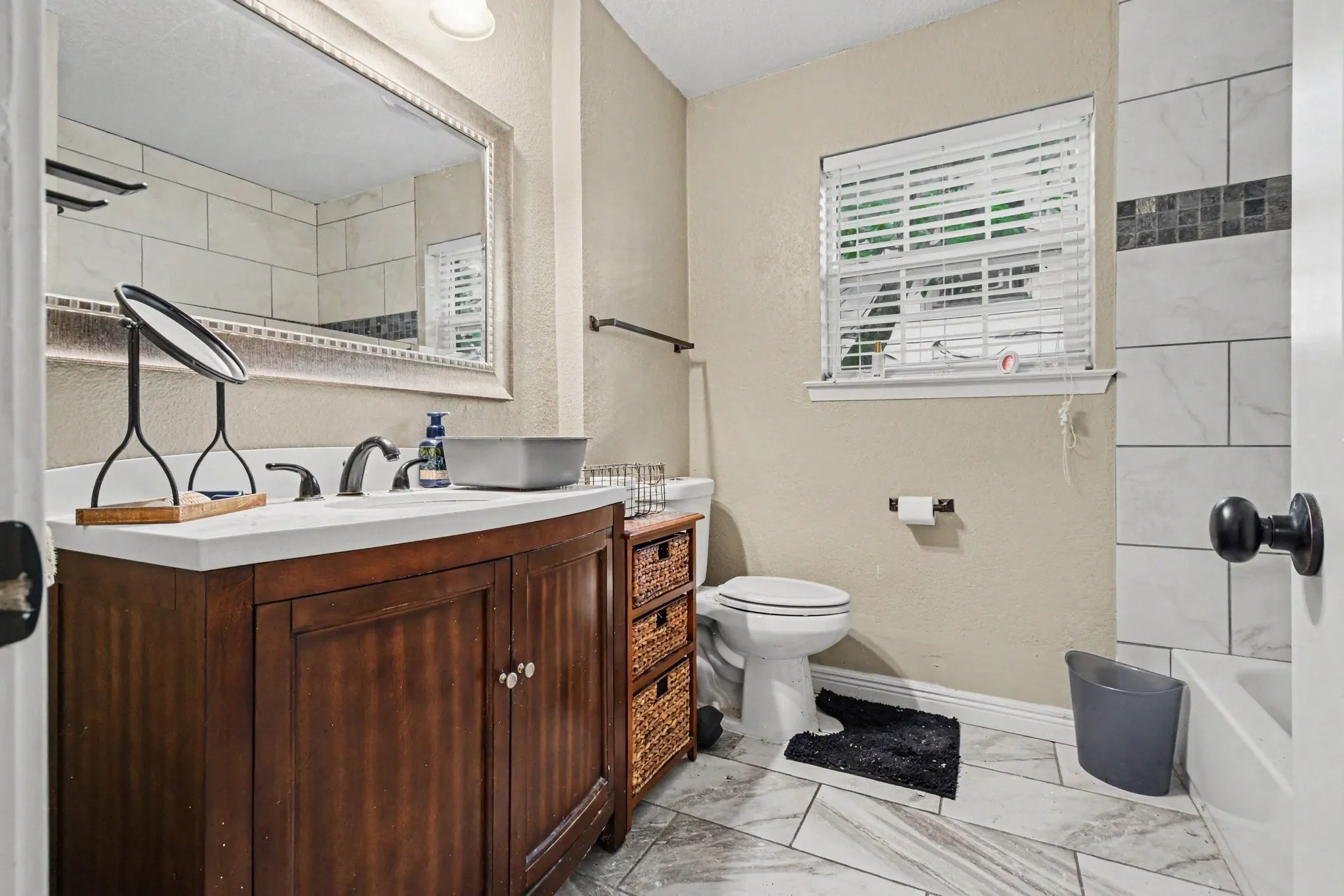 Single Family Residence For Sale in Dallas County , 4133 Logan Street, Irving, Texas 75062, 3 Bedroom, 2 Bathroom, 2 Garage spaces, 1,478 Sqft, built in 1968, mls#21292779, Real Estate Agent in Irving, Homes For Sale in Dallas county, Homes For Sale in Irving, Realtor in Irving Texas, Real Estate Brokerage Independent Realty Texas, Luminita Cordes Realtor