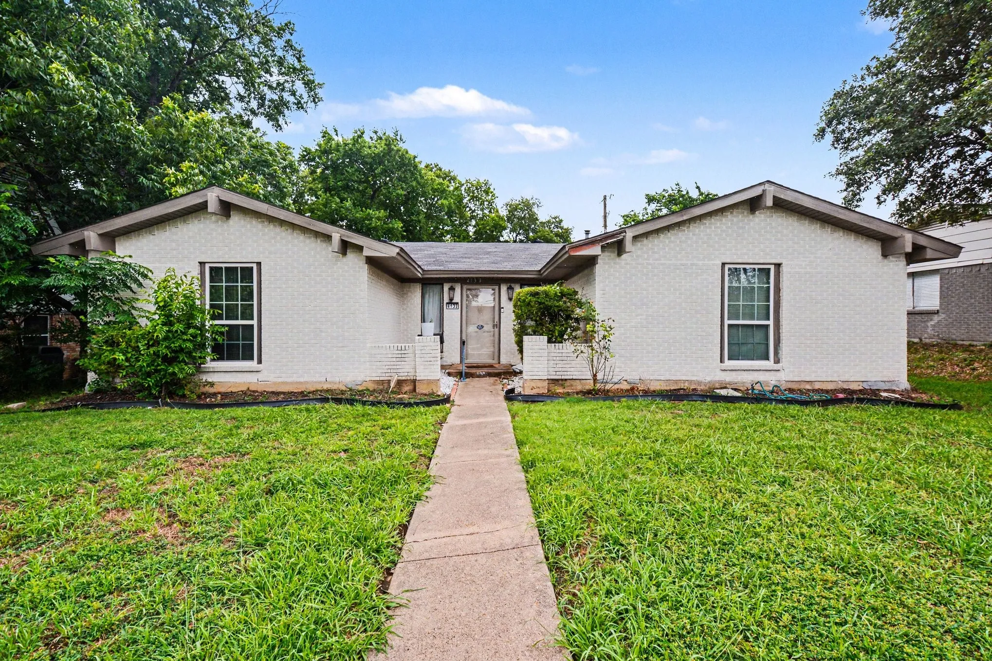 Single Family Residence For Sale in Dallas County , 4133 Logan Street, Irving, Texas 75062, 3 Bedroom, 2 Bathroom, 2 Garage spaces, 1,478 Sqft, built in 1968, mls#21292779, Real Estate Agent in Irving, Homes For Sale in Dallas county, Homes For Sale in Irving, Realtor in Irving Texas, Real Estate Brokerage Independent Realty Texas, Luminita Cordes Realtor