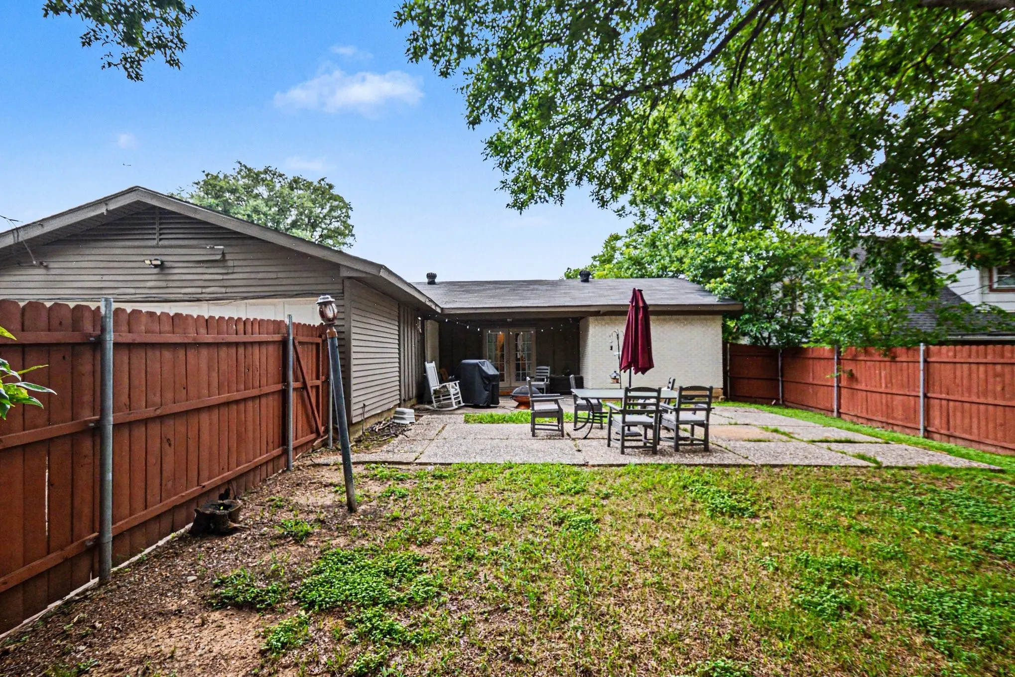 Single Family Residence For Sale in Dallas County , 4133 Logan Street, Irving, Texas 75062, 3 Bedroom, 2 Bathroom, 2 Garage spaces, 1,478 Sqft, built in 1968, mls#21292779, Real Estate Agent in Irving, Homes For Sale in Dallas county, Homes For Sale in Irving, Realtor in Irving Texas, Real Estate Brokerage Independent Realty Texas, Luminita Cordes Realtor