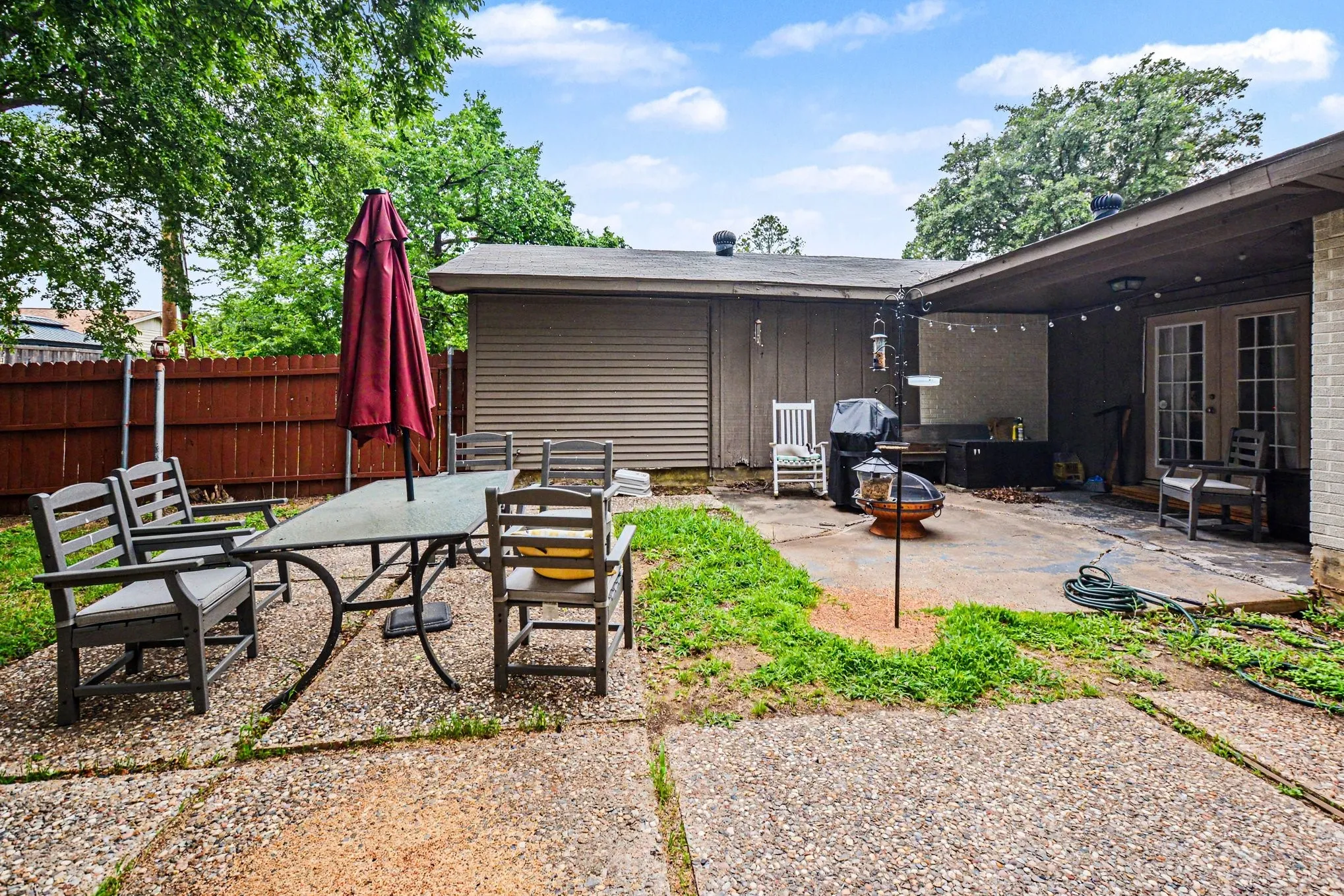 Single Family Residence For Sale in Dallas County , 4133 Logan Street, Irving, Texas 75062, 3 Bedroom, 2 Bathroom, 2 Garage spaces, 1,478 Sqft, built in 1968, mls#21292779, Real Estate Agent in Irving, Homes For Sale in Dallas county, Homes For Sale in Irving, Realtor in Irving Texas, Real Estate Brokerage Independent Realty Texas, Luminita Cordes Realtor