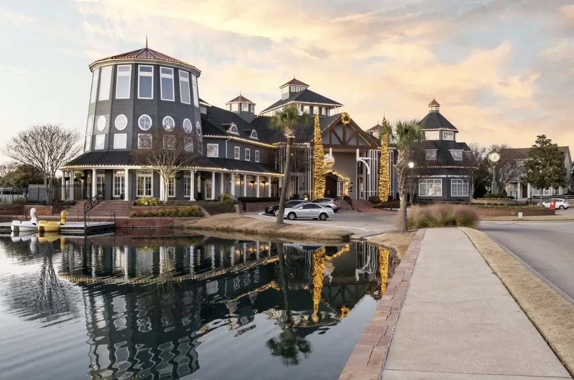 
The 20,000-square-foot clubhouse features a ballroom, library, kitchen, café, weight room, sauna, & conference room.
