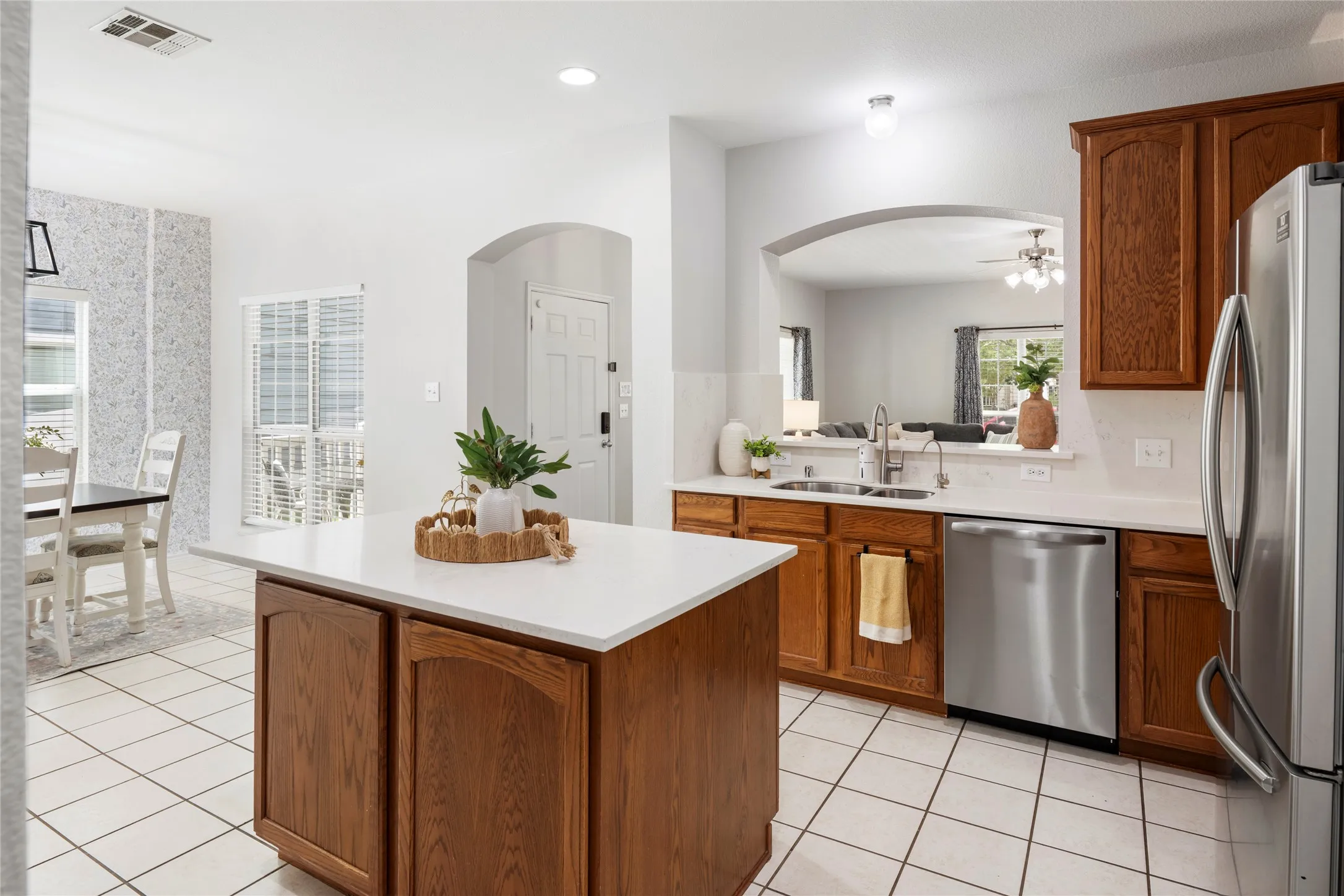 Single Family Residence For Sale in Denton County , 1241 Chattahoochee Drive, Savannah, Texas 76227, 3 Bedroom, 3 Bathroom, 2 Garage spaces, 1,906 Sqft, built in 2006, mls#21292380, Real Estate Agent in Savannah, Homes For Sale in Denton county, Homes For Sale in Savannah, Realtor in Savannah Texas, Real Estate Brokerage Independent Realty Texas, Luminita Cordes Realtor