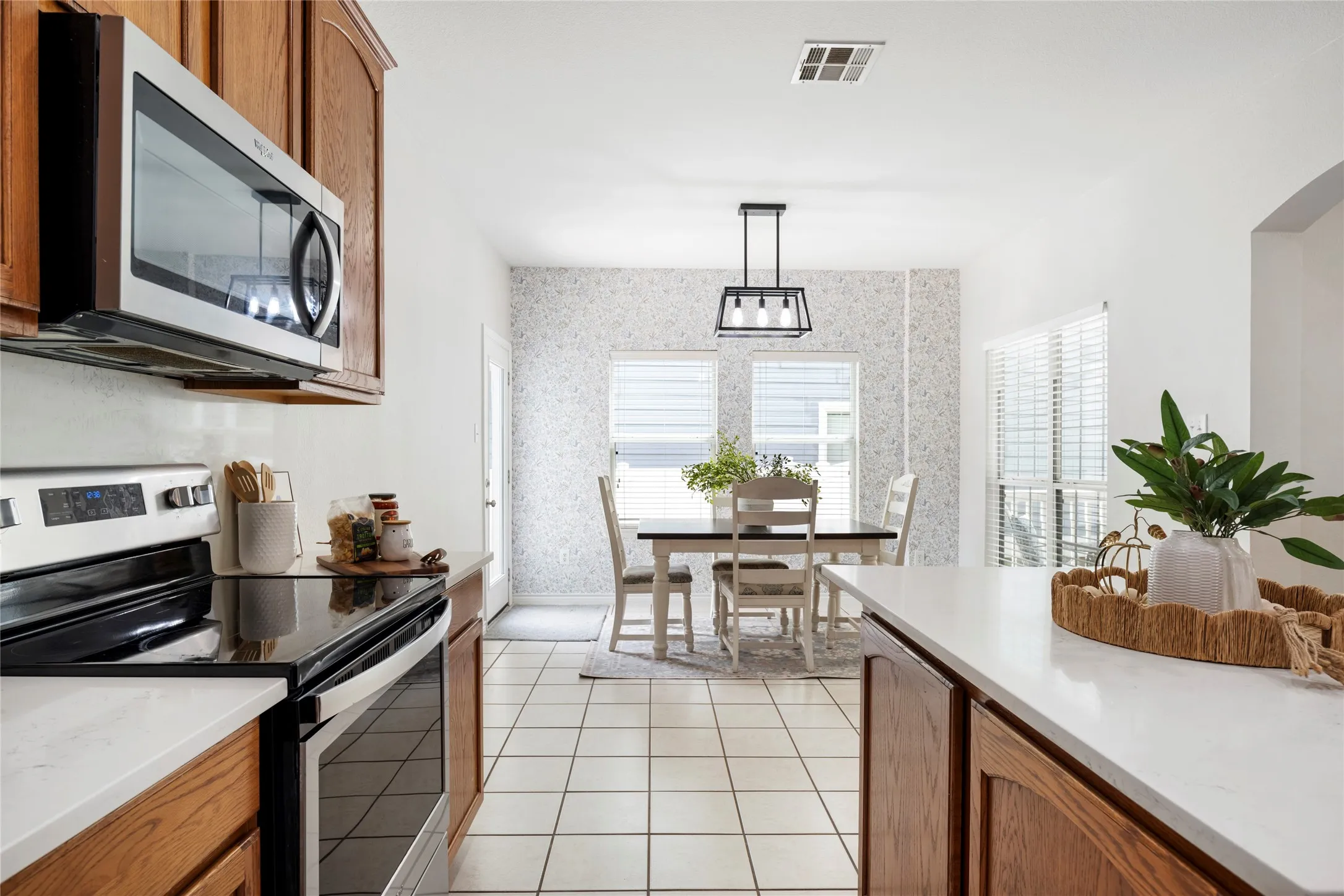 Single Family Residence For Sale in Denton County , 1241 Chattahoochee Drive, Savannah, Texas 76227, 3 Bedroom, 3 Bathroom, 2 Garage spaces, 1,906 Sqft, built in 2006, mls#21292380, Real Estate Agent in Savannah, Homes For Sale in Denton county, Homes For Sale in Savannah, Realtor in Savannah Texas, Real Estate Brokerage Independent Realty Texas, Luminita Cordes Realtor
