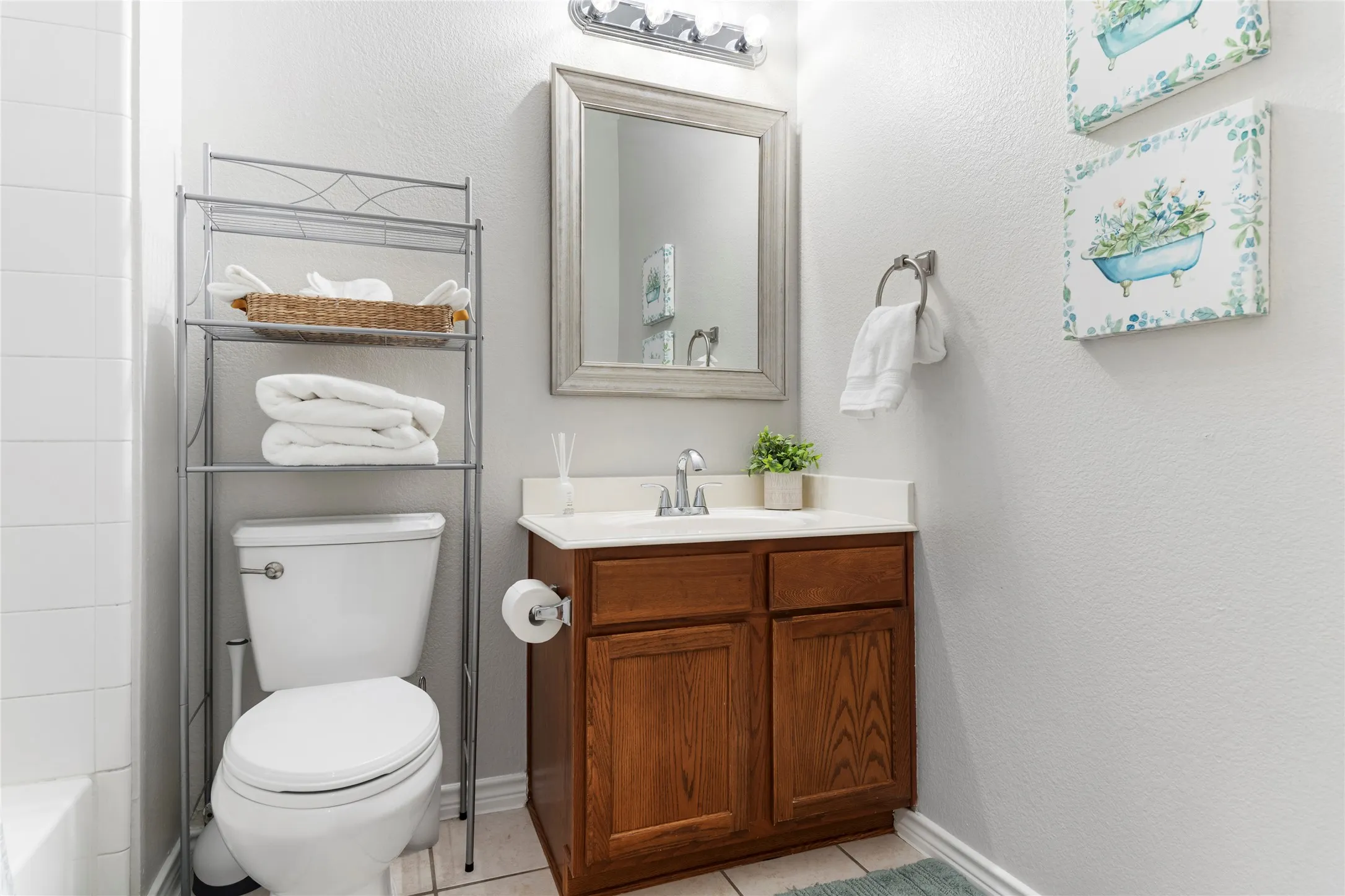 Downstairs full bathroom