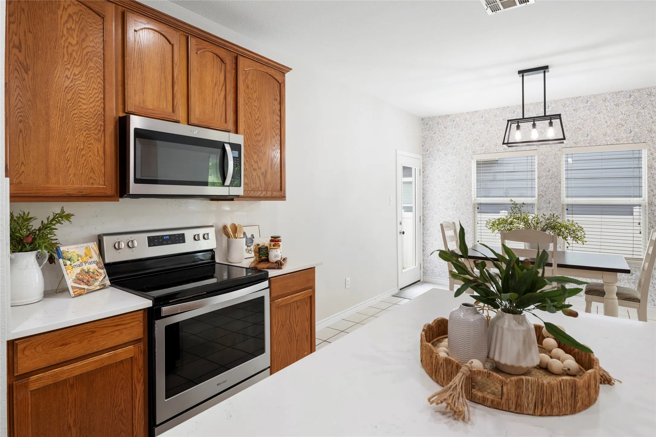 Single Family Residence For Sale in Denton County , 1241 Chattahoochee Drive, Savannah, Texas 76227, 3 Bedroom, 3 Bathroom, 2 Garage spaces, 1,906 Sqft, built in 2006, mls#21292380, Real Estate Agent in Savannah, Homes For Sale in Denton county, Homes For Sale in Savannah, Realtor in Savannah Texas, Real Estate Brokerage Independent Realty Texas, Luminita Cordes Realtor