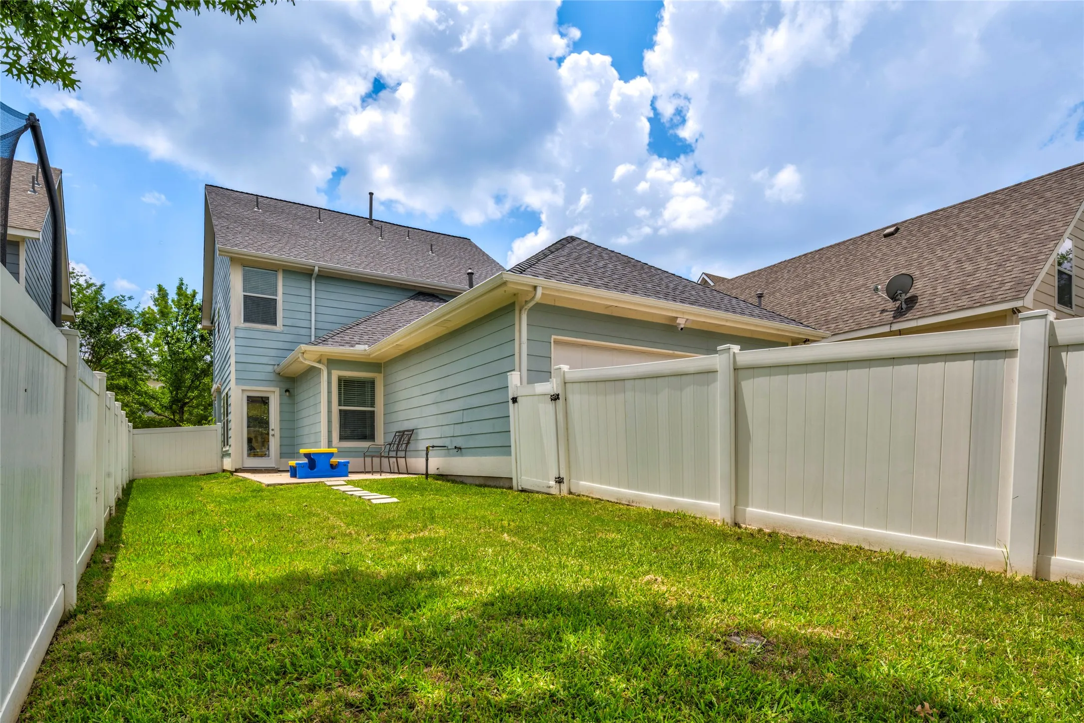 Single Family Residence For Sale in Denton County , 1241 Chattahoochee Drive, Savannah, Texas 76227, 3 Bedroom, 3 Bathroom, 2 Garage spaces, 1,906 Sqft, built in 2006, mls#21292380, Real Estate Agent in Savannah, Homes For Sale in Denton county, Homes For Sale in Savannah, Realtor in Savannah Texas, Real Estate Brokerage Independent Realty Texas, Luminita Cordes Realtor