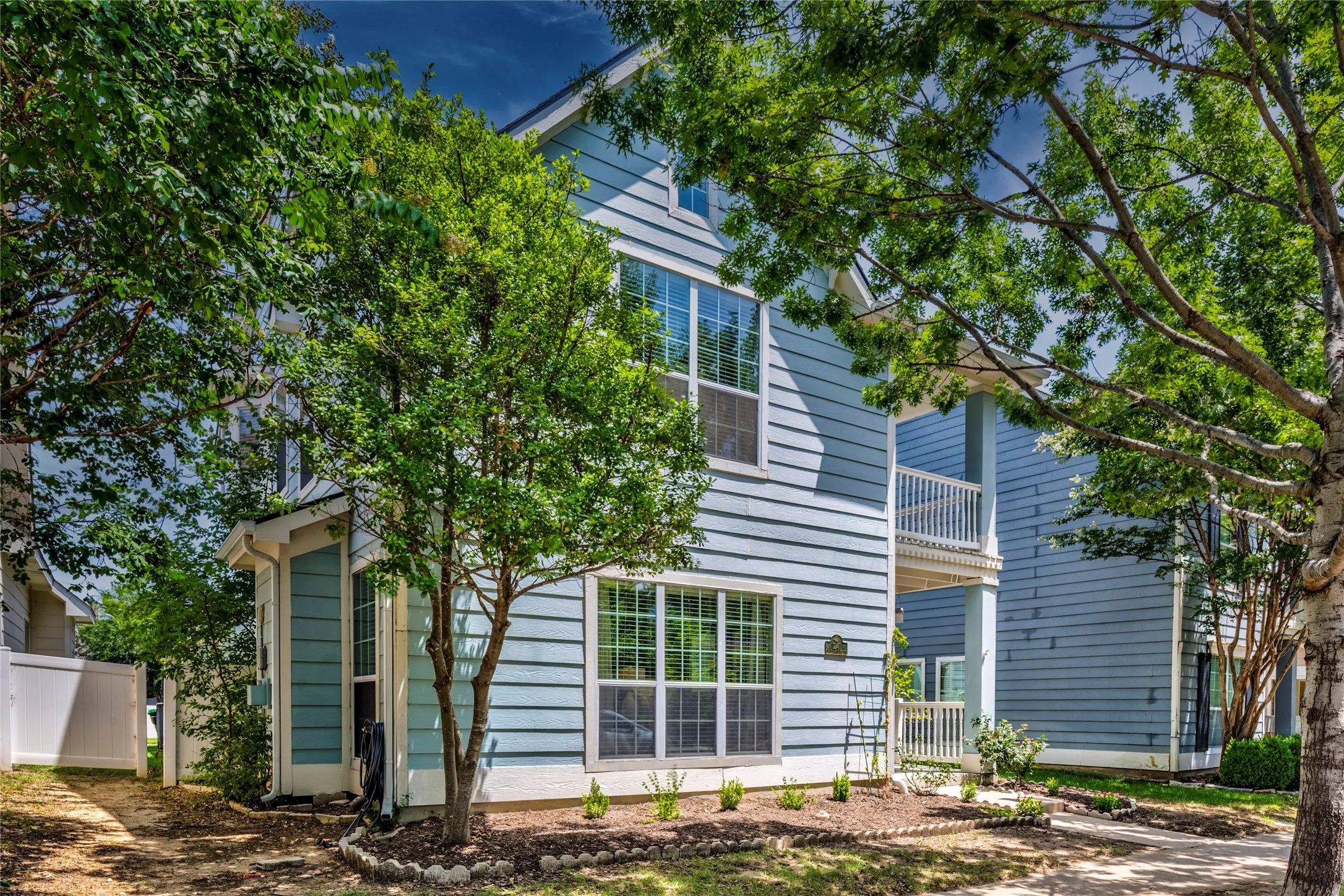 Single Family Residence For Sale in Denton County , 1241 Chattahoochee Drive, Savannah, Texas 76227, 3 Bedroom, 3 Bathroom, 2 Garage spaces, 1,906 Sqft, built in 2006, mls#21292380, Real Estate Agent in Savannah, Homes For Sale in Denton county, Homes For Sale in Savannah, Realtor in Savannah Texas, Real Estate Brokerage Independent Realty Texas, Luminita Cordes Realtor