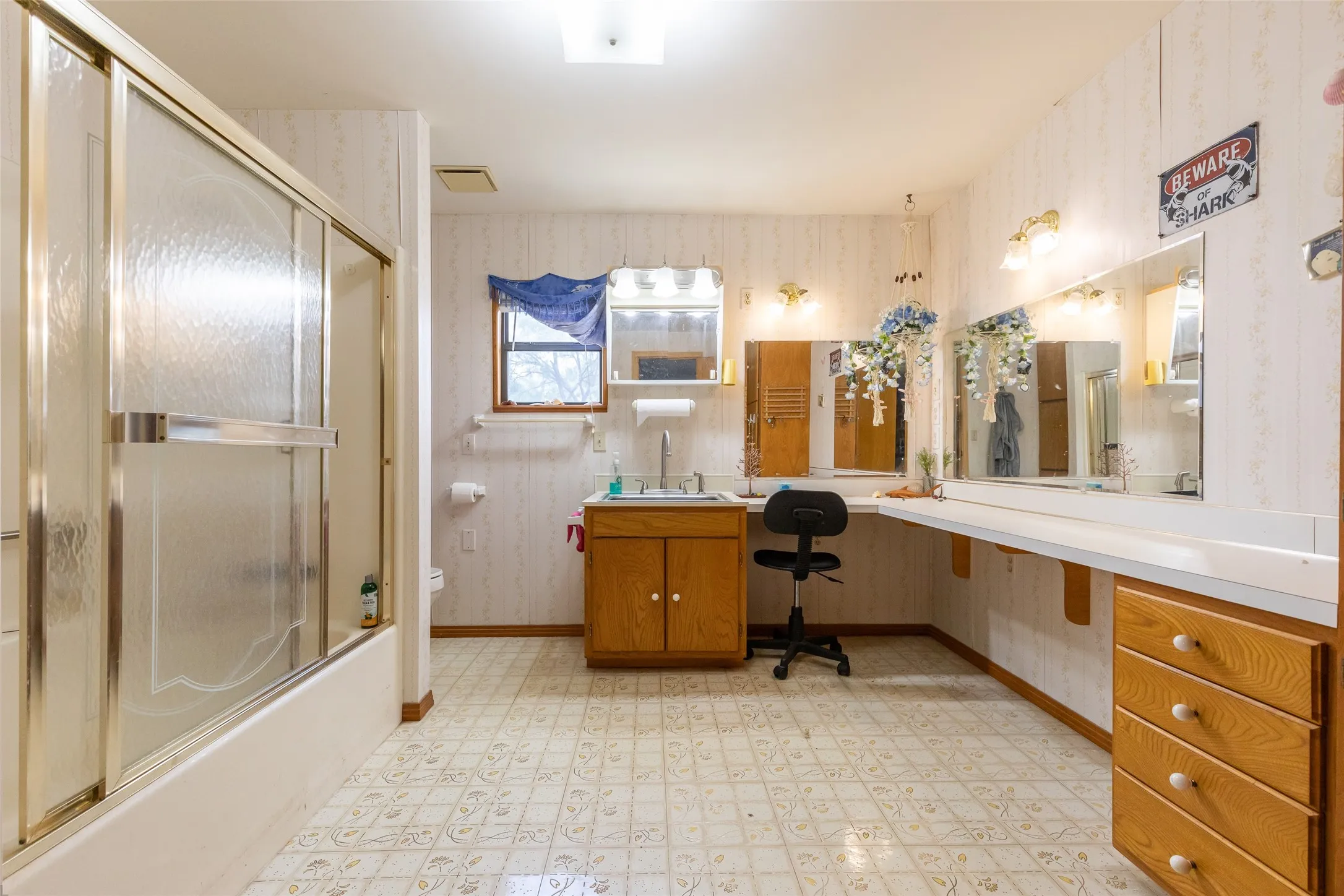 Single Family Residence For Sale in Taylor County , 8867 Spinks Road, Abilene, Texas 79603, 2 Bedroom, 2 Bathroom, Garage spaces, 1,784 Sqft, built in 1982, mls#21292675, Real Estate Agent in Abilene, Homes For Sale in Taylor county, Homes For Sale in Abilene, Realtor in Abilene Texas, Real Estate Brokerage Independent Realty Texas, Luminita Cordes Realtor