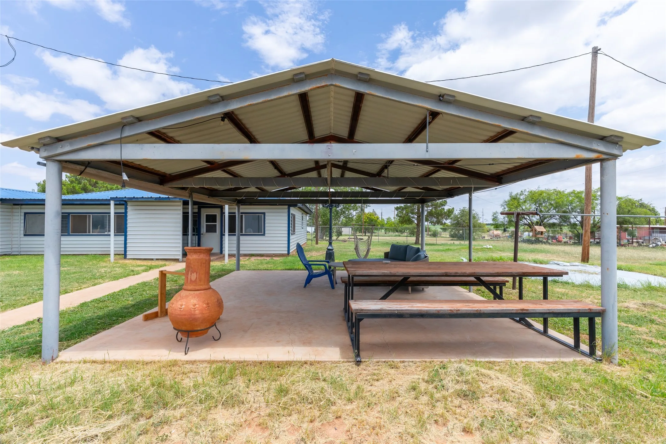 Single Family Residence For Sale in Taylor County , 8867 Spinks Road, Abilene, Texas 79603, 2 Bedroom, 2 Bathroom, Garage spaces, 1,784 Sqft, built in 1982, mls#21292675, Real Estate Agent in Abilene, Homes For Sale in Taylor county, Homes For Sale in Abilene, Realtor in Abilene Texas, Real Estate Brokerage Independent Realty Texas, Luminita Cordes Realtor