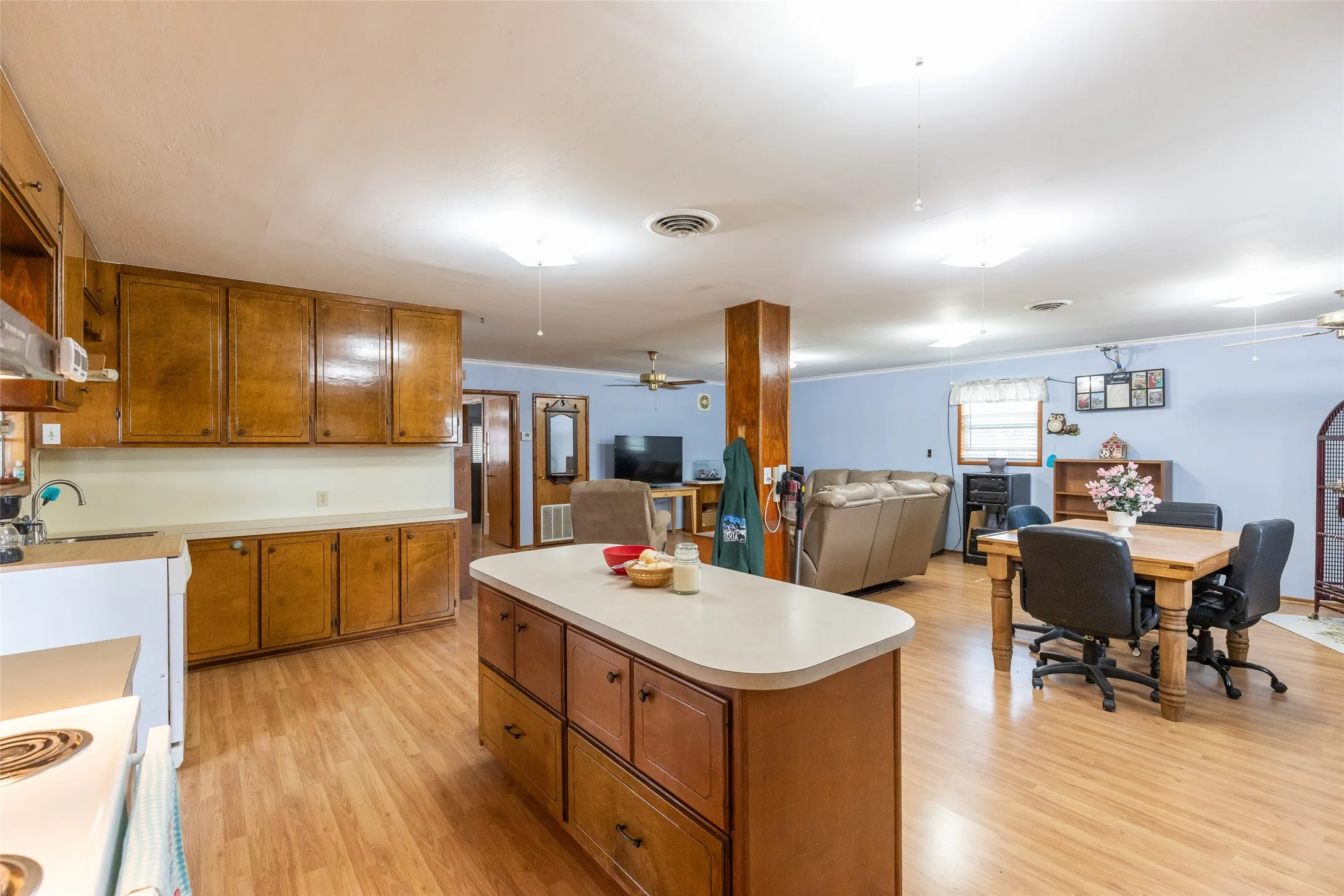 Single Family Residence For Sale in Taylor County , 8867 Spinks Road, Abilene, Texas 79603, 2 Bedroom, 2 Bathroom, Garage spaces, 1,784 Sqft, built in 1982, mls#21292675, Real Estate Agent in Abilene, Homes For Sale in Taylor county, Homes For Sale in Abilene, Realtor in Abilene Texas, Real Estate Brokerage Independent Realty Texas, Luminita Cordes Realtor