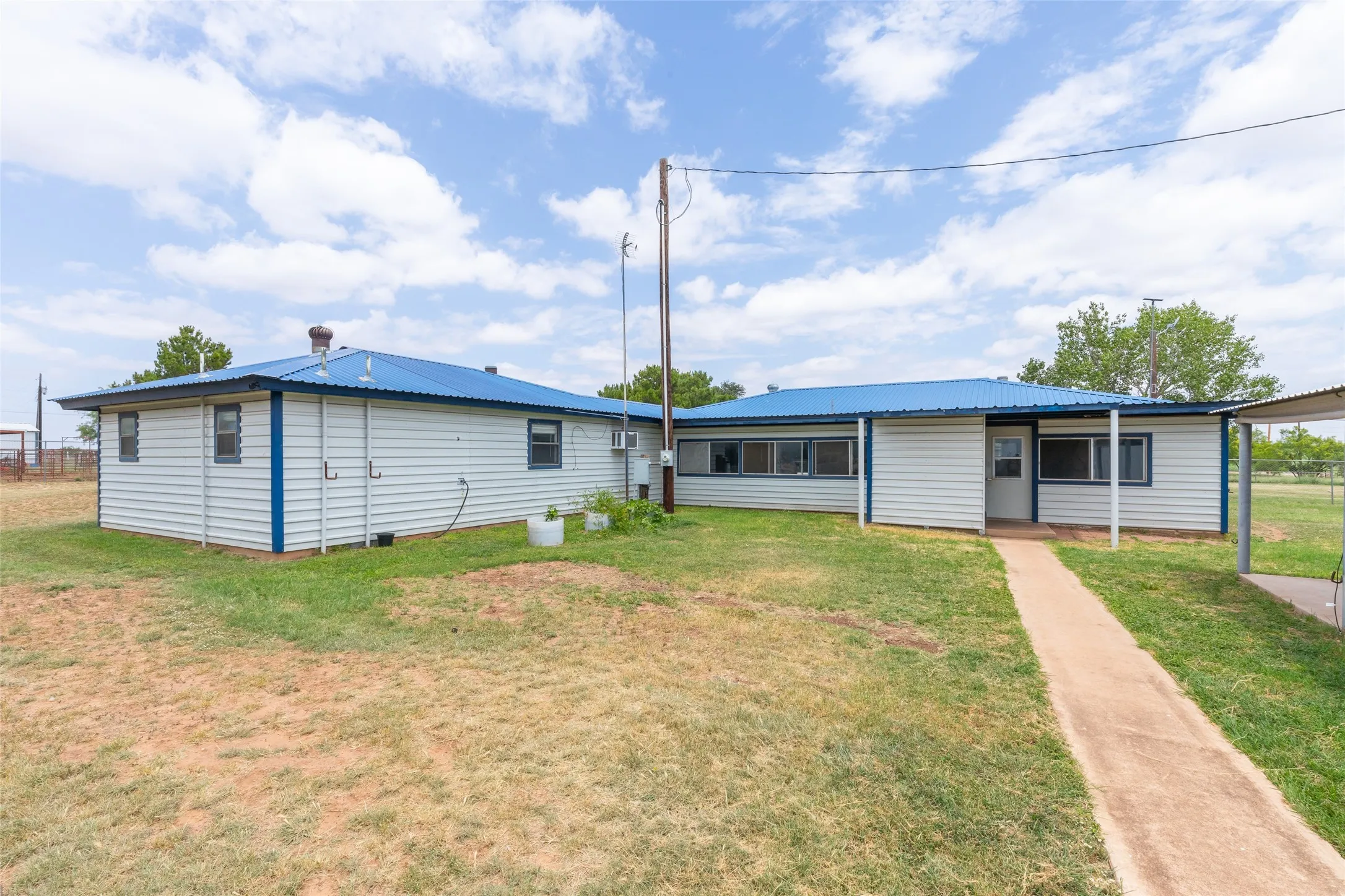 Single Family Residence For Sale in Taylor County , 8867 Spinks Road, Abilene, Texas 79603, 2 Bedroom, 2 Bathroom, Garage spaces, 1,784 Sqft, built in 1982, mls#21292675, Real Estate Agent in Abilene, Homes For Sale in Taylor county, Homes For Sale in Abilene, Realtor in Abilene Texas, Real Estate Brokerage Independent Realty Texas, Luminita Cordes Realtor