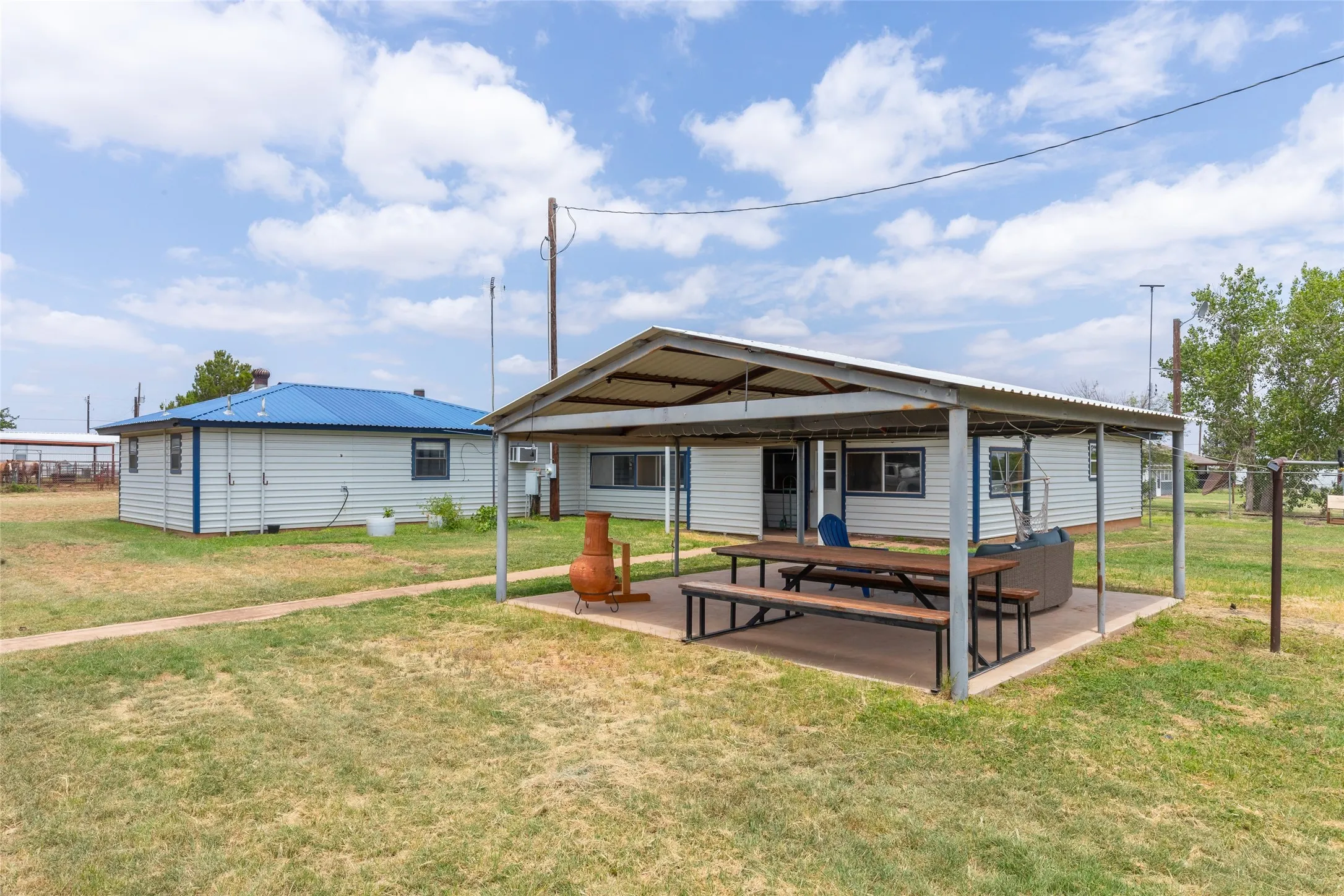 Single Family Residence For Sale in Taylor County , 8867 Spinks Road, Abilene, Texas 79603, 2 Bedroom, 2 Bathroom, Garage spaces, 1,784 Sqft, built in 1982, mls#21292675, Real Estate Agent in Abilene, Homes For Sale in Taylor county, Homes For Sale in Abilene, Realtor in Abilene Texas, Real Estate Brokerage Independent Realty Texas, Luminita Cordes Realtor