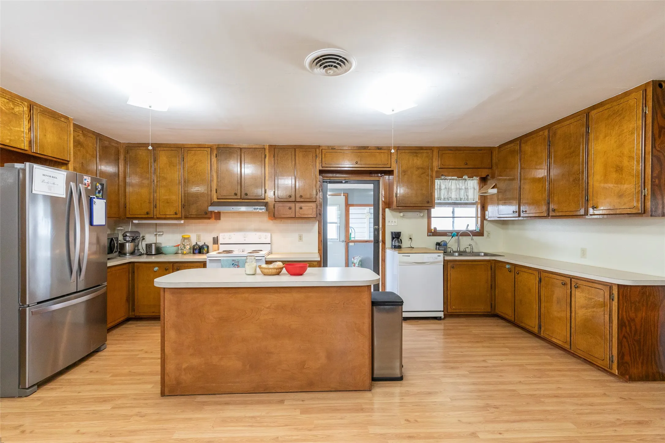 Single Family Residence For Sale in Taylor County , 8867 Spinks Road, Abilene, Texas 79603, 2 Bedroom, 2 Bathroom, Garage spaces, 1,784 Sqft, built in 1982, mls#21292675, Real Estate Agent in Abilene, Homes For Sale in Taylor county, Homes For Sale in Abilene, Realtor in Abilene Texas, Real Estate Brokerage Independent Realty Texas, Luminita Cordes Realtor