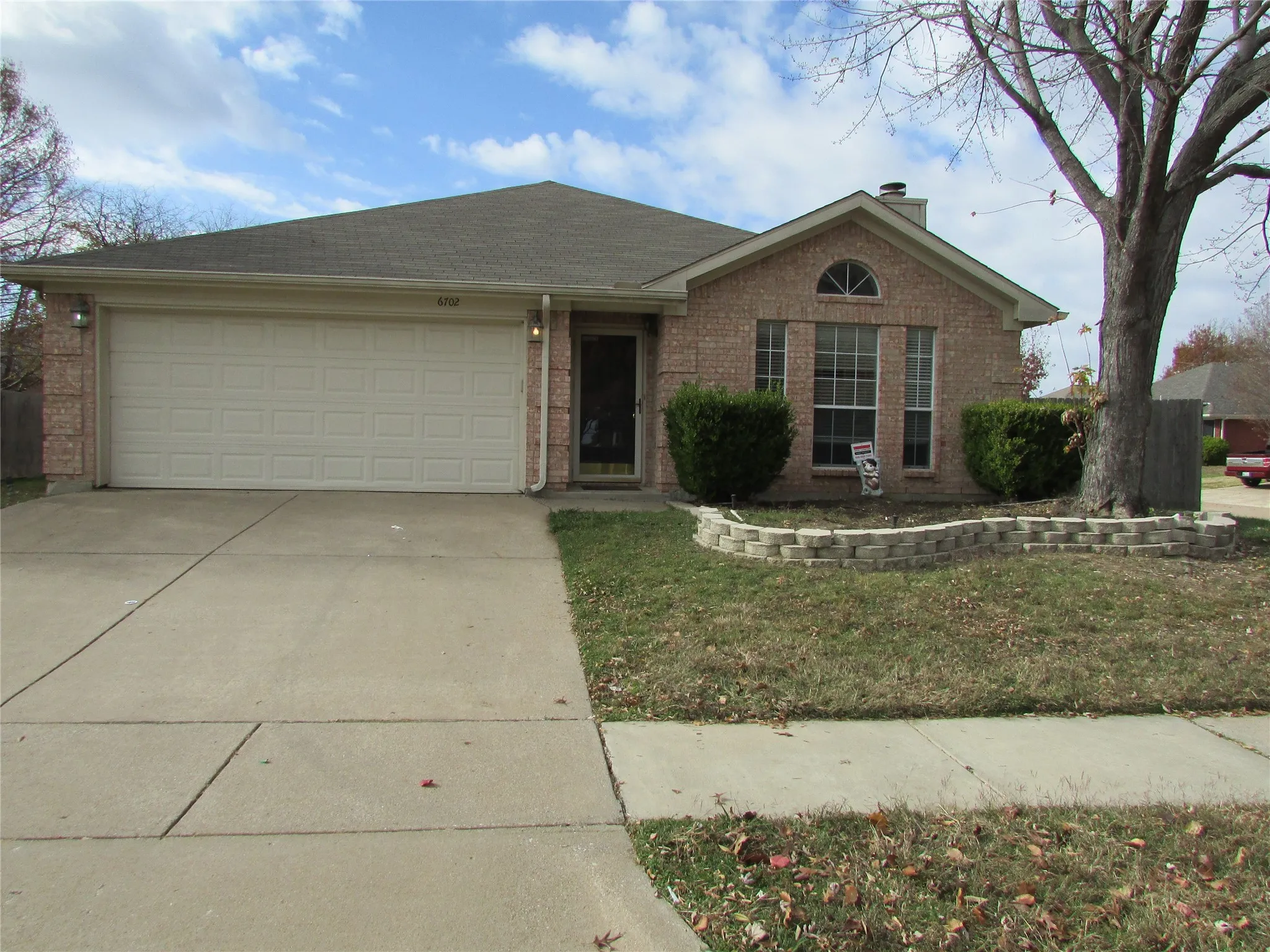 Single Family Residence For Rent in Tarrant County , 6702 Canyon Creek Drive, Arlington, Texas 76001, 3 Bedroom, 2 Bathroom, 2 Garage spaces, 1,460 Sqft, built in 1995, mls#21292801, Real Estate Agent in Arlington, Homes For Rent in Tarrant county, Homes For Rent in Arlington, Realtor in Arlington Texas, Real Estate Brokerage Independent Realty Texas, Luminita Cordes Realtor