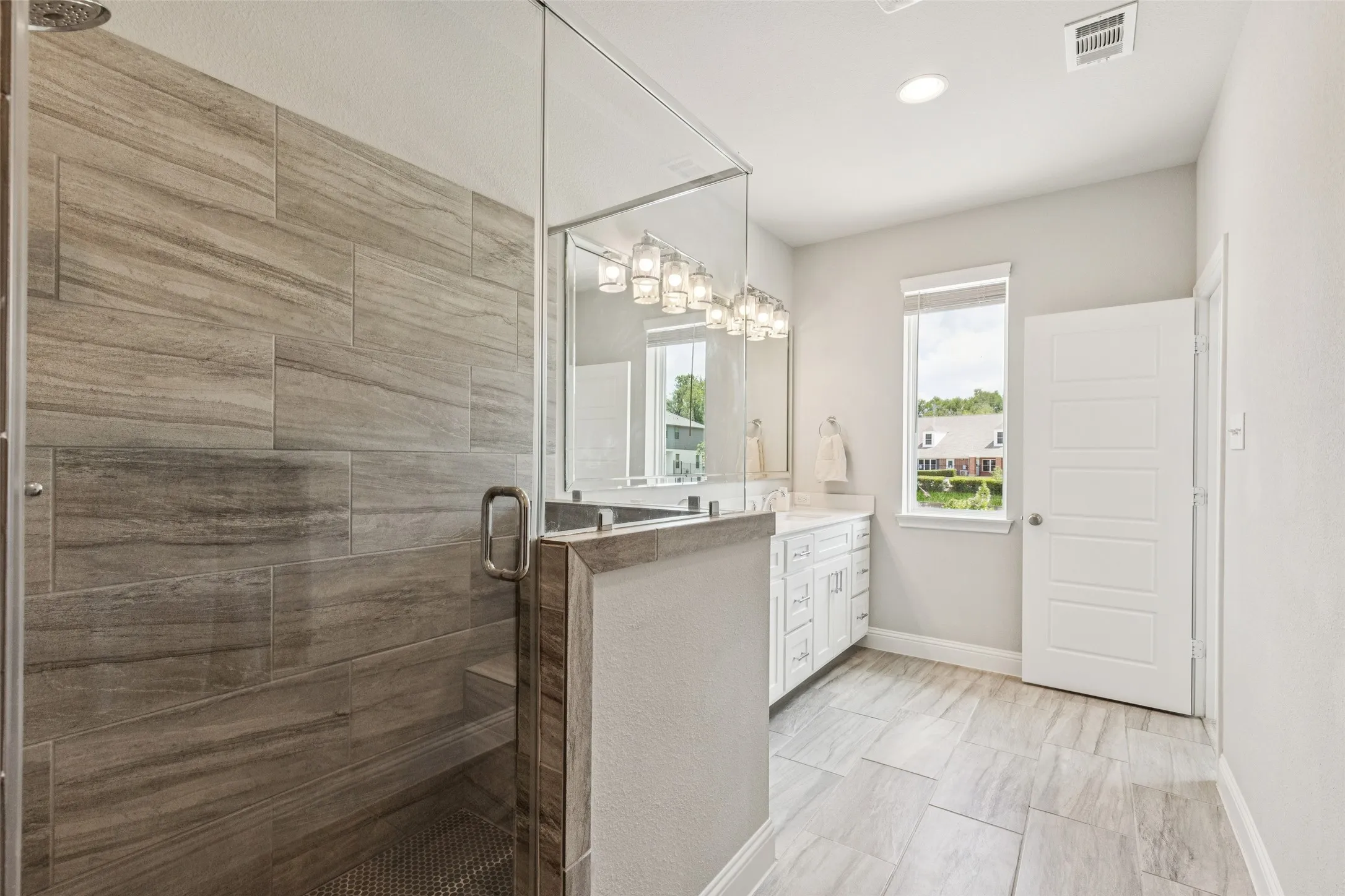 Condominium For Sale in Tarrant County , 6306 Oakbend Circle, Fort Worth, Texas 76132, 3 Bedroom, 3 Bathroom, 2 Garage spaces, 1,999 Sqft, built in 2020, Price $375,000, mls#21291439, Real Estate Agent in Fort Worth, Homes For Sale in Tarrant county, Homes For Sale in Fort Worth, Realtor in Fort Worth Texas, Real Estate Brokerage Independent Realty Texas, Luminita Cordes Realtor