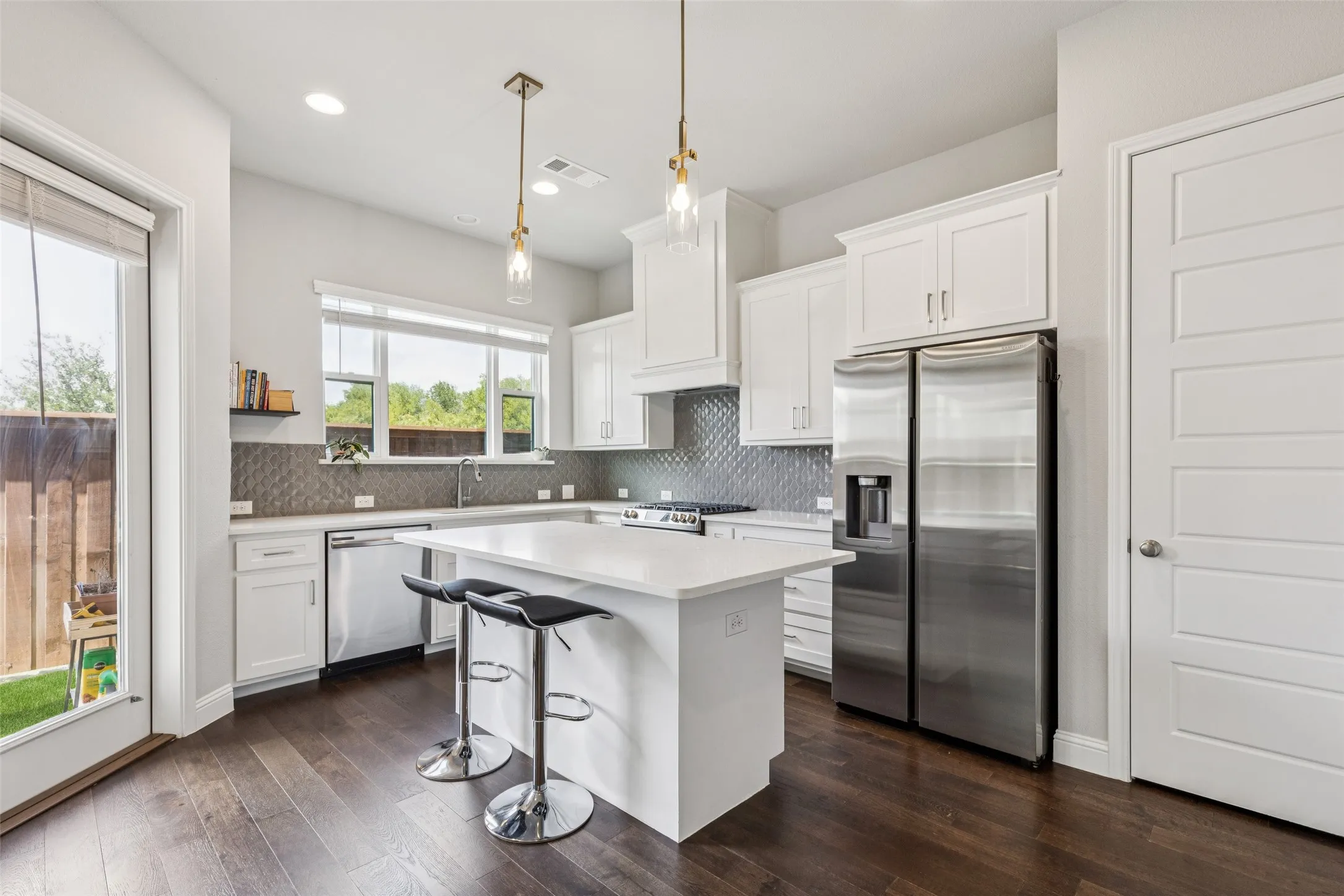 Condominium For Sale in Tarrant County , 6306 Oakbend Circle, Fort Worth, Texas 76132, 3 Bedroom, 3 Bathroom, 2 Garage spaces, 1,999 Sqft, built in 2020, Price $375,000, mls#21291439, Real Estate Agent in Fort Worth, Homes For Sale in Tarrant county, Homes For Sale in Fort Worth, Realtor in Fort Worth Texas, Real Estate Brokerage Independent Realty Texas, Luminita Cordes Realtor