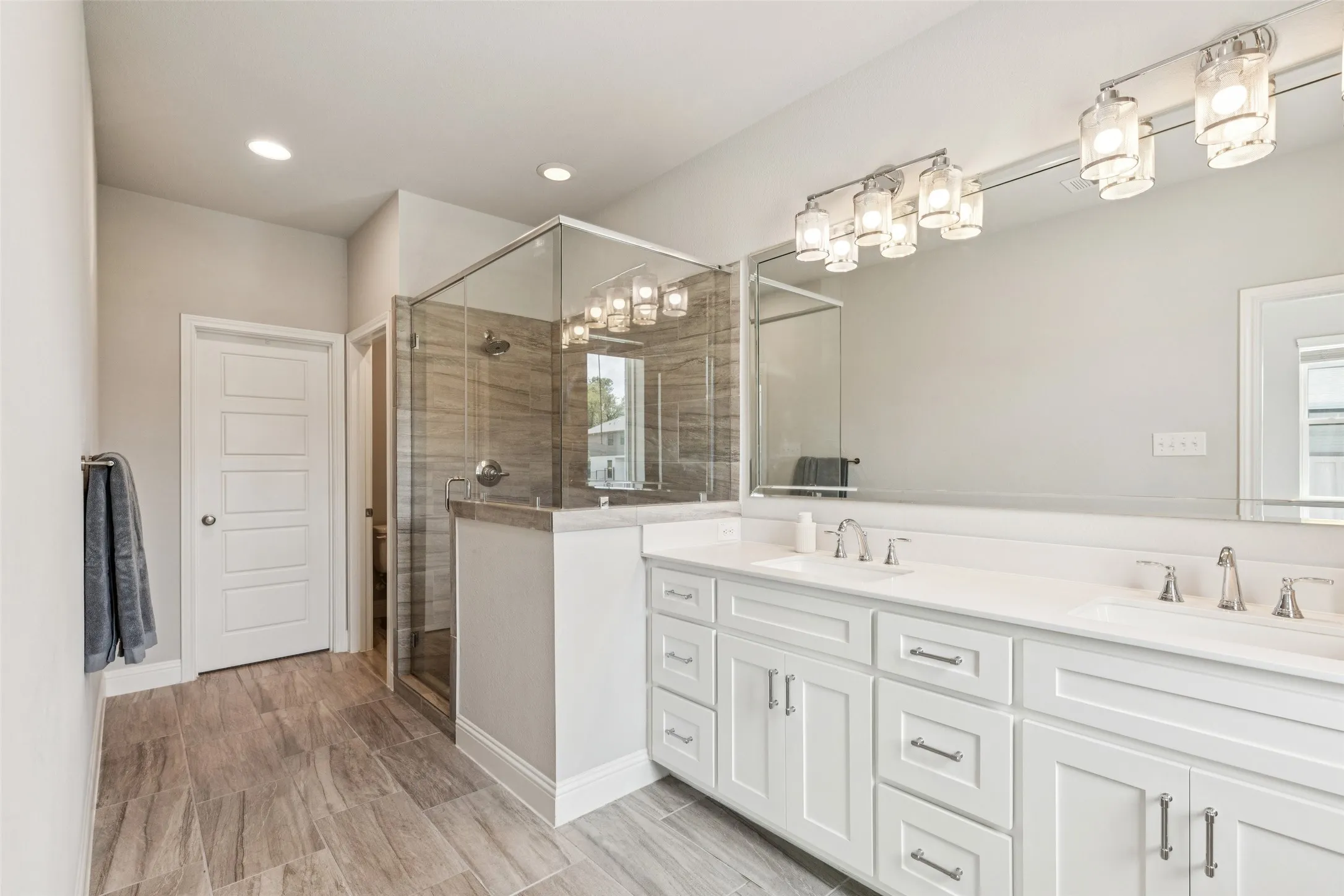 Condominium For Sale in Tarrant County , 6306 Oakbend Circle, Fort Worth, Texas 76132, 3 Bedroom, 3 Bathroom, 2 Garage spaces, 1,999 Sqft, built in 2020, Price $375,000, mls#21291439, Real Estate Agent in Fort Worth, Homes For Sale in Tarrant county, Homes For Sale in Fort Worth, Realtor in Fort Worth Texas, Real Estate Brokerage Independent Realty Texas, Luminita Cordes Realtor