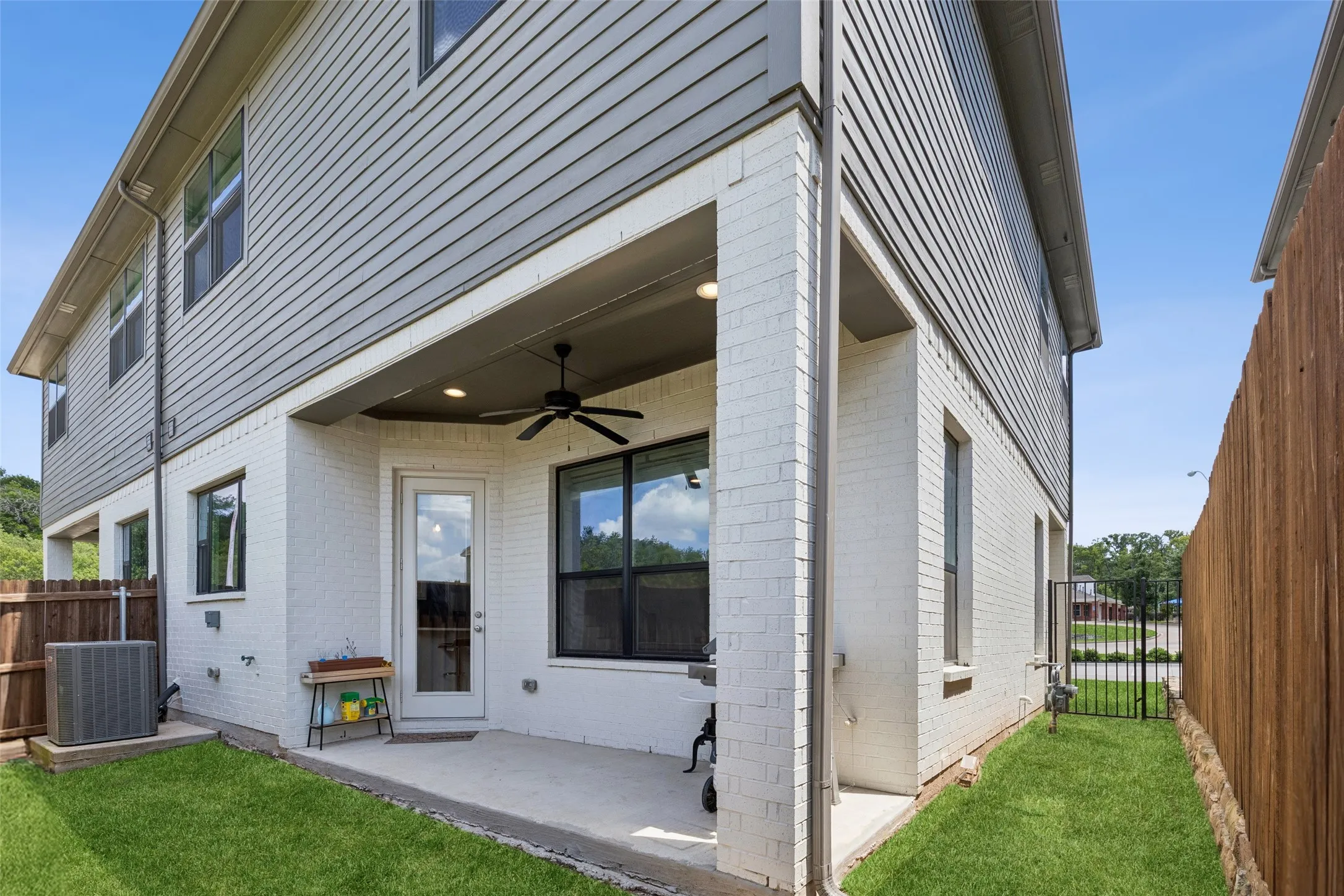 Condominium For Sale in Tarrant County , 6306 Oakbend Circle, Fort Worth, Texas 76132, 3 Bedroom, 3 Bathroom, 2 Garage spaces, 1,999 Sqft, built in 2020, Price $375,000, mls#21291439, Real Estate Agent in Fort Worth, Homes For Sale in Tarrant county, Homes For Sale in Fort Worth, Realtor in Fort Worth Texas, Real Estate Brokerage Independent Realty Texas, Luminita Cordes Realtor