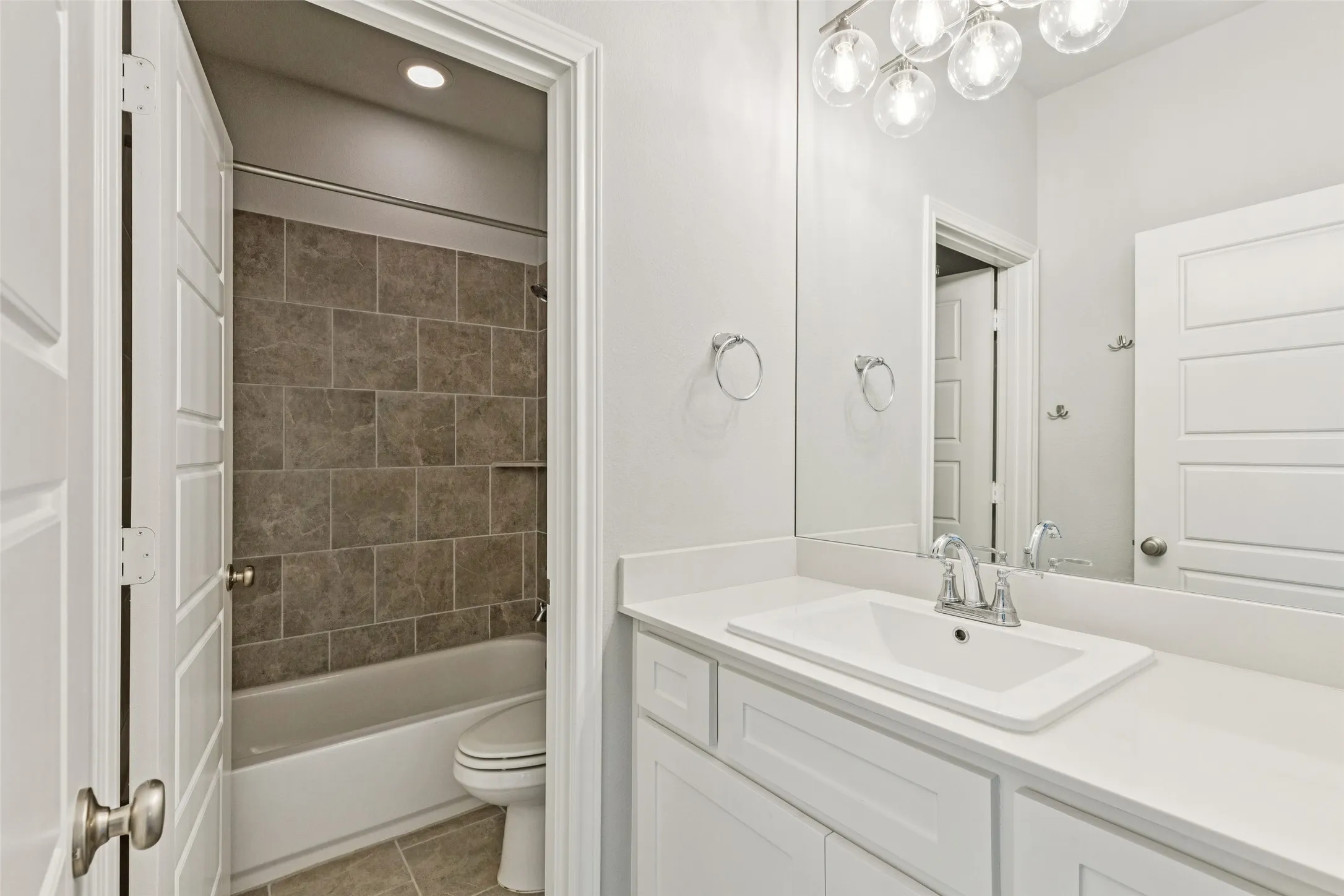 Condominium For Sale in Tarrant County , 6306 Oakbend Circle, Fort Worth, Texas 76132, 3 Bedroom, 3 Bathroom, 2 Garage spaces, 1,999 Sqft, built in 2020, Price $375,000, mls#21291439, Real Estate Agent in Fort Worth, Homes For Sale in Tarrant county, Homes For Sale in Fort Worth, Realtor in Fort Worth Texas, Real Estate Brokerage Independent Realty Texas, Luminita Cordes Realtor