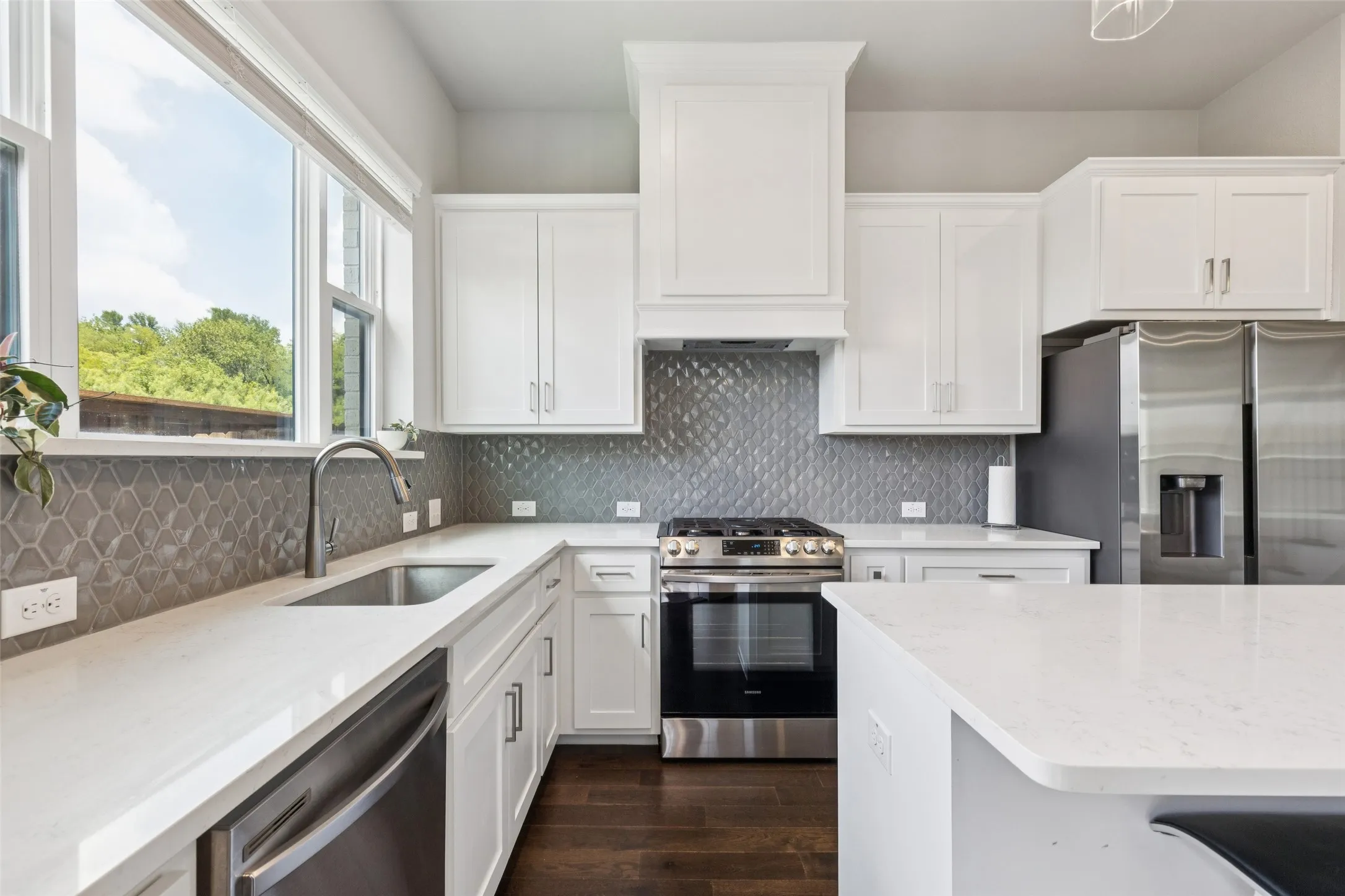 Condominium For Sale in Tarrant County , 6306 Oakbend Circle, Fort Worth, Texas 76132, 3 Bedroom, 3 Bathroom, 2 Garage spaces, 1,999 Sqft, built in 2020, Price $375,000, mls#21291439, Real Estate Agent in Fort Worth, Homes For Sale in Tarrant county, Homes For Sale in Fort Worth, Realtor in Fort Worth Texas, Real Estate Brokerage Independent Realty Texas, Luminita Cordes Realtor