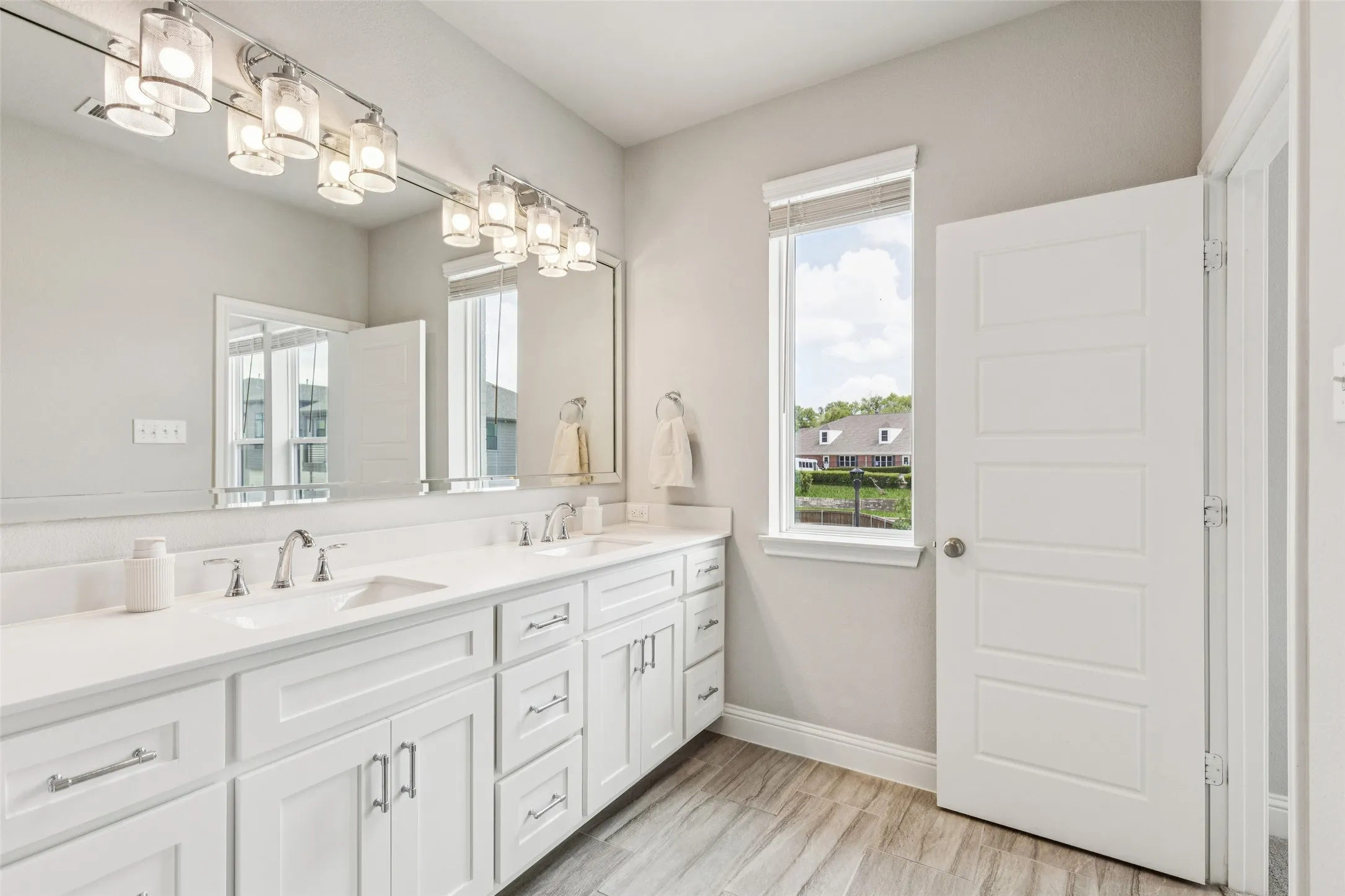 Condominium For Sale in Tarrant County , 6306 Oakbend Circle, Fort Worth, Texas 76132, 3 Bedroom, 3 Bathroom, 2 Garage spaces, 1,999 Sqft, built in 2020, Price $375,000, mls#21291439, Real Estate Agent in Fort Worth, Homes For Sale in Tarrant county, Homes For Sale in Fort Worth, Realtor in Fort Worth Texas, Real Estate Brokerage Independent Realty Texas, Luminita Cordes Realtor