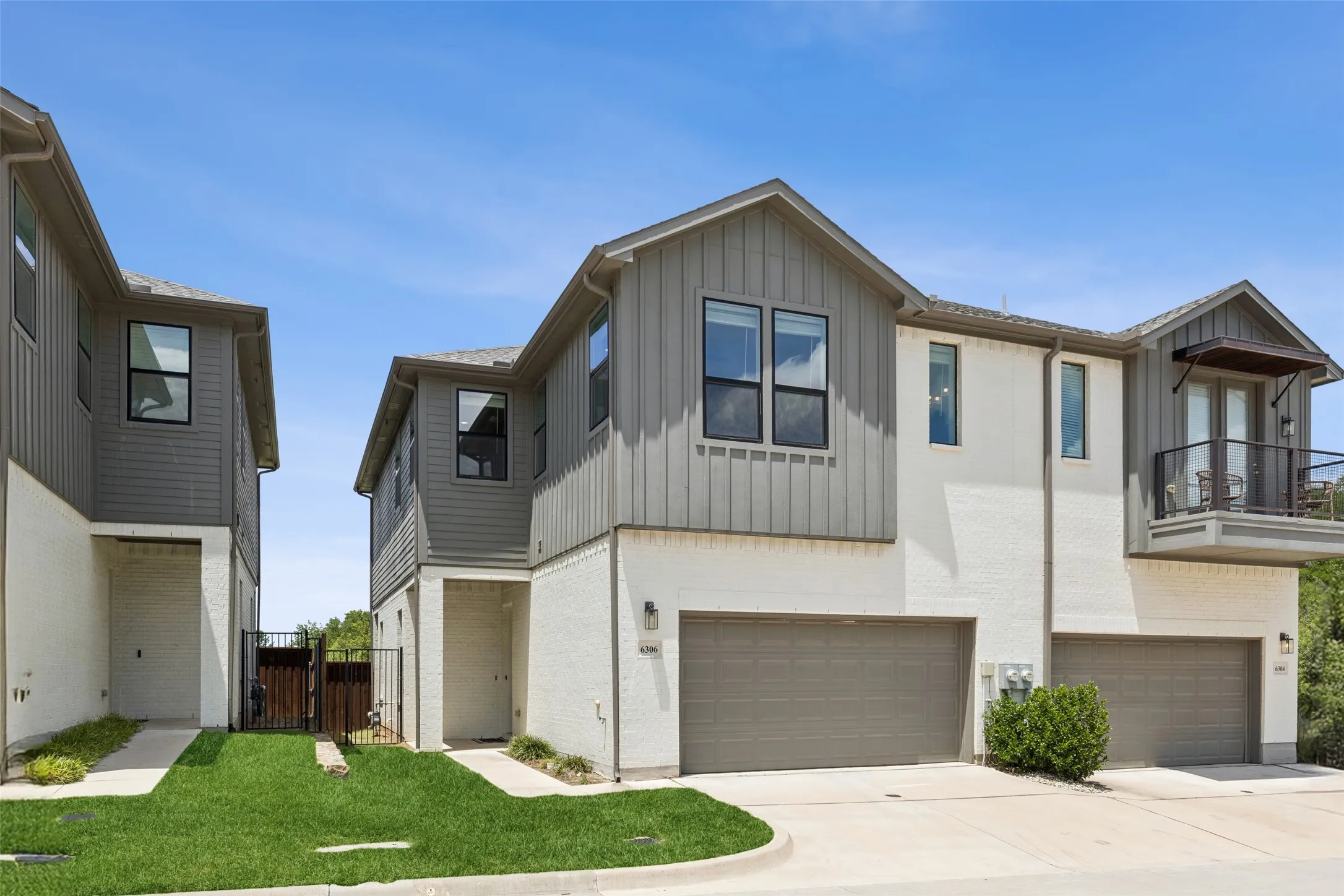 Condominium For Sale in Tarrant County , 6306 Oakbend Circle, Fort Worth, Texas 76132, 3 Bedroom, 3 Bathroom, 2 Garage spaces, 1,999 Sqft, built in 2020, Price $375,000, mls#21291439, Real Estate Agent in Fort Worth, Homes For Sale in Tarrant county, Homes For Sale in Fort Worth, Realtor in Fort Worth Texas, Real Estate Brokerage Independent Realty Texas, Luminita Cordes Realtor