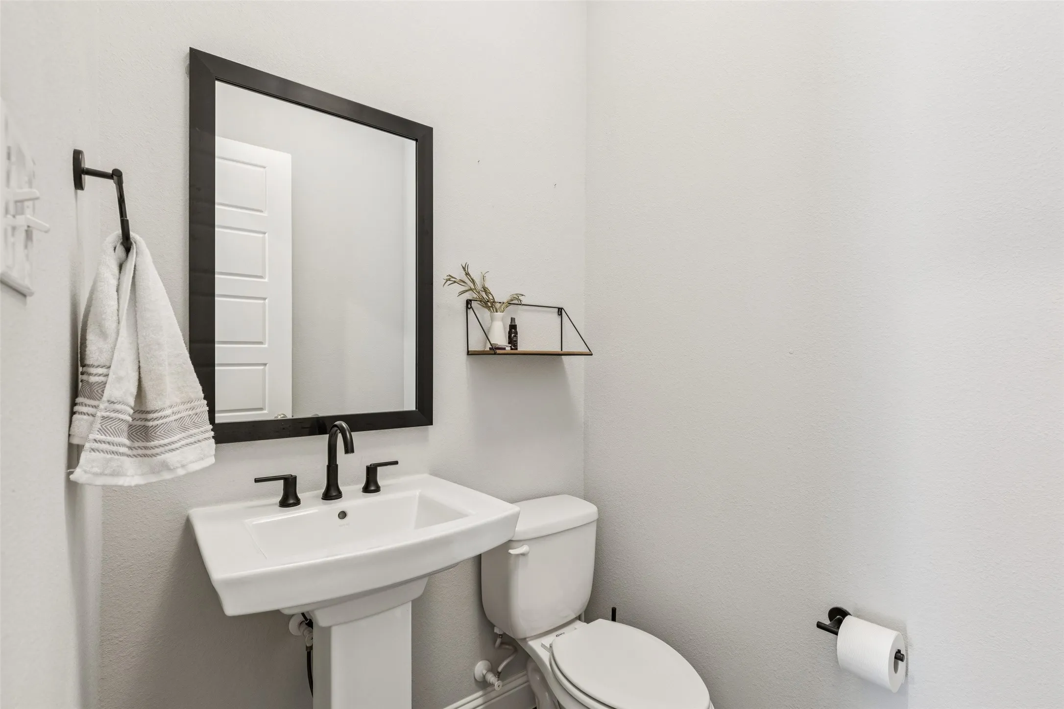 Condominium For Sale in Tarrant County , 6306 Oakbend Circle, Fort Worth, Texas 76132, 3 Bedroom, 3 Bathroom, 2 Garage spaces, 1,999 Sqft, built in 2020, Price $375,000, mls#21291439, Real Estate Agent in Fort Worth, Homes For Sale in Tarrant county, Homes For Sale in Fort Worth, Realtor in Fort Worth Texas, Real Estate Brokerage Independent Realty Texas, Luminita Cordes Realtor