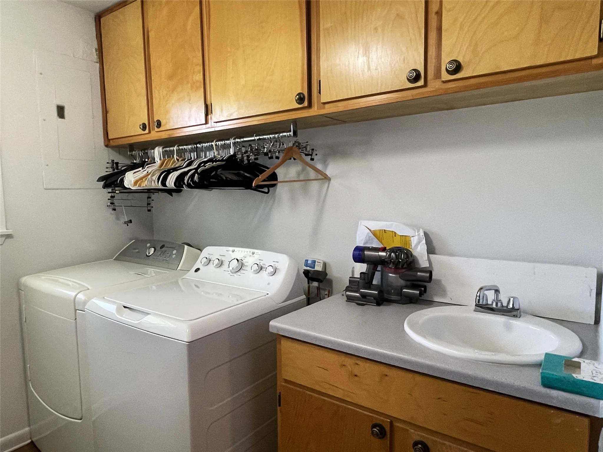Single Family Residence For Sale in Freestone County , 141 Fm 27 W, Fairfield, Texas 75840, 2 Bedroom, 2 Bathroom, 2 Garage spaces, 2,013 Sqft, built in 1999, mls#21284257, Real Estate Agent in Fairfield, Homes For Sale in Freestone county, Homes For Sale in Fairfield, Realtor in Fairfield Texas, Real Estate Brokerage Independent Realty Texas, Luminita Cordes Realtor