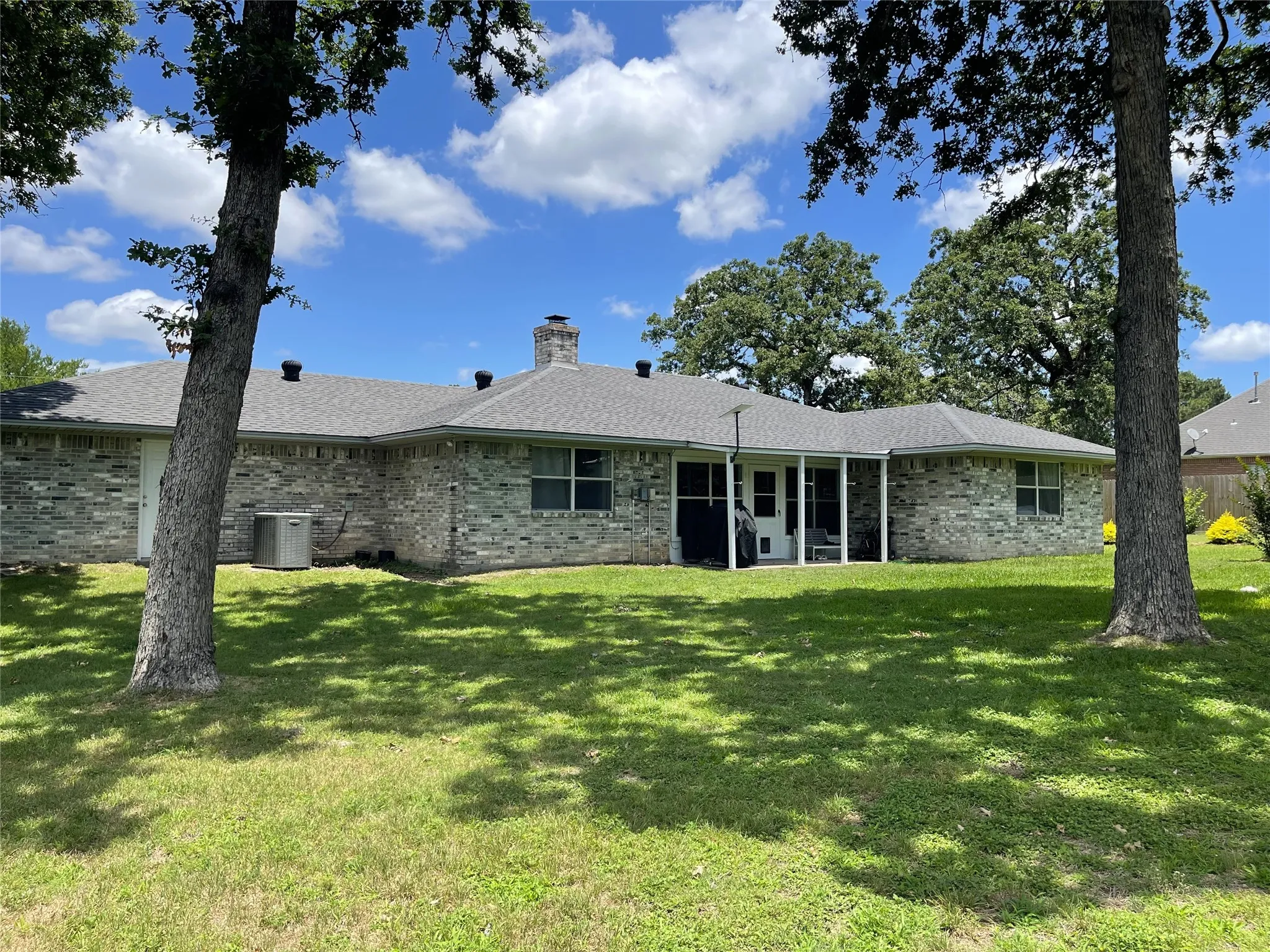 Single Family Residence For Sale in Freestone County , 141 Fm 27 W, Fairfield, Texas 75840, 2 Bedroom, 2 Bathroom, 2 Garage spaces, 2,013 Sqft, built in 1999, mls#21284257, Real Estate Agent in Fairfield, Homes For Sale in Freestone county, Homes For Sale in Fairfield, Realtor in Fairfield Texas, Real Estate Brokerage Independent Realty Texas, Luminita Cordes Realtor