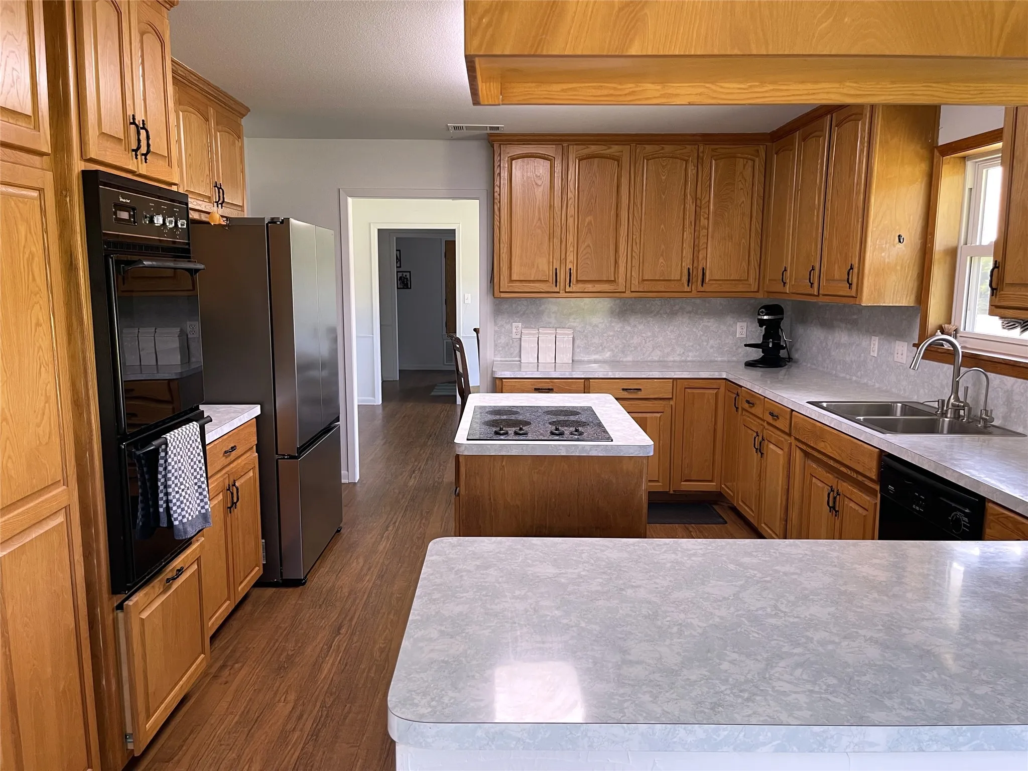 Single Family Residence For Sale in Freestone County , 141 Fm 27 W, Fairfield, Texas 75840, 2 Bedroom, 2 Bathroom, 2 Garage spaces, 2,013 Sqft, built in 1999, mls#21284257, Real Estate Agent in Fairfield, Homes For Sale in Freestone county, Homes For Sale in Fairfield, Realtor in Fairfield Texas, Real Estate Brokerage Independent Realty Texas, Luminita Cordes Realtor