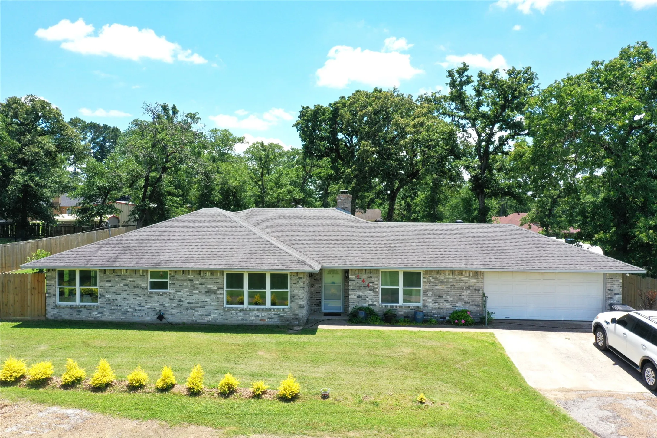 Single Family Residence For Sale in Freestone County , 141 Fm 27 W, Fairfield, Texas 75840, 2 Bedroom, 2 Bathroom, 2 Garage spaces, 2,013 Sqft, built in 1999, mls#21284257, Real Estate Agent in Fairfield, Homes For Sale in Freestone county, Homes For Sale in Fairfield, Realtor in Fairfield Texas, Real Estate Brokerage Independent Realty Texas, Luminita Cordes Realtor