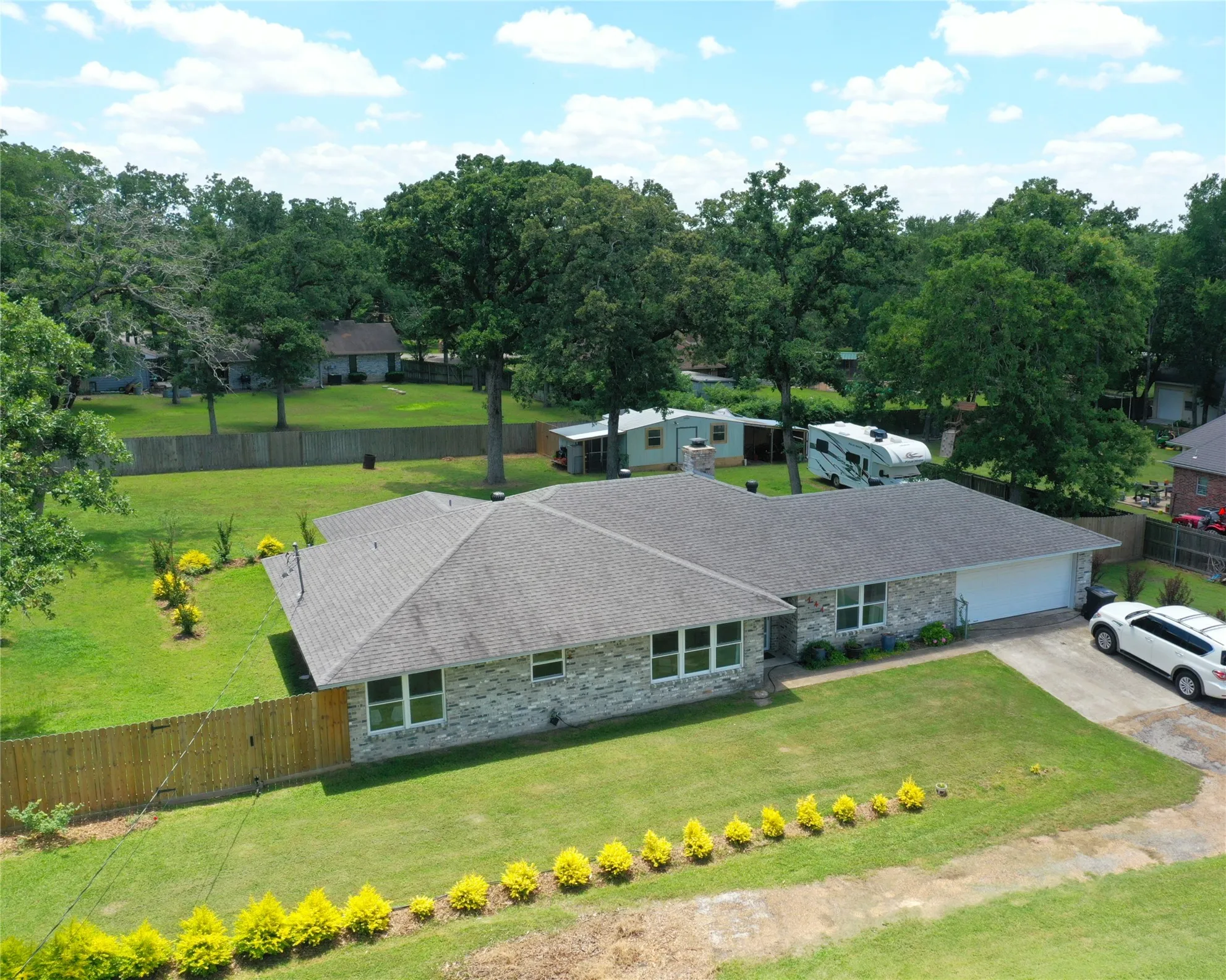 Single Family Residence For Sale in Freestone County , 141 Fm 27 W, Fairfield, Texas 75840, 2 Bedroom, 2 Bathroom, 2 Garage spaces, 2,013 Sqft, built in 1999, mls#21284257, Real Estate Agent in Fairfield, Homes For Sale in Freestone county, Homes For Sale in Fairfield, Realtor in Fairfield Texas, Real Estate Brokerage Independent Realty Texas, Luminita Cordes Realtor