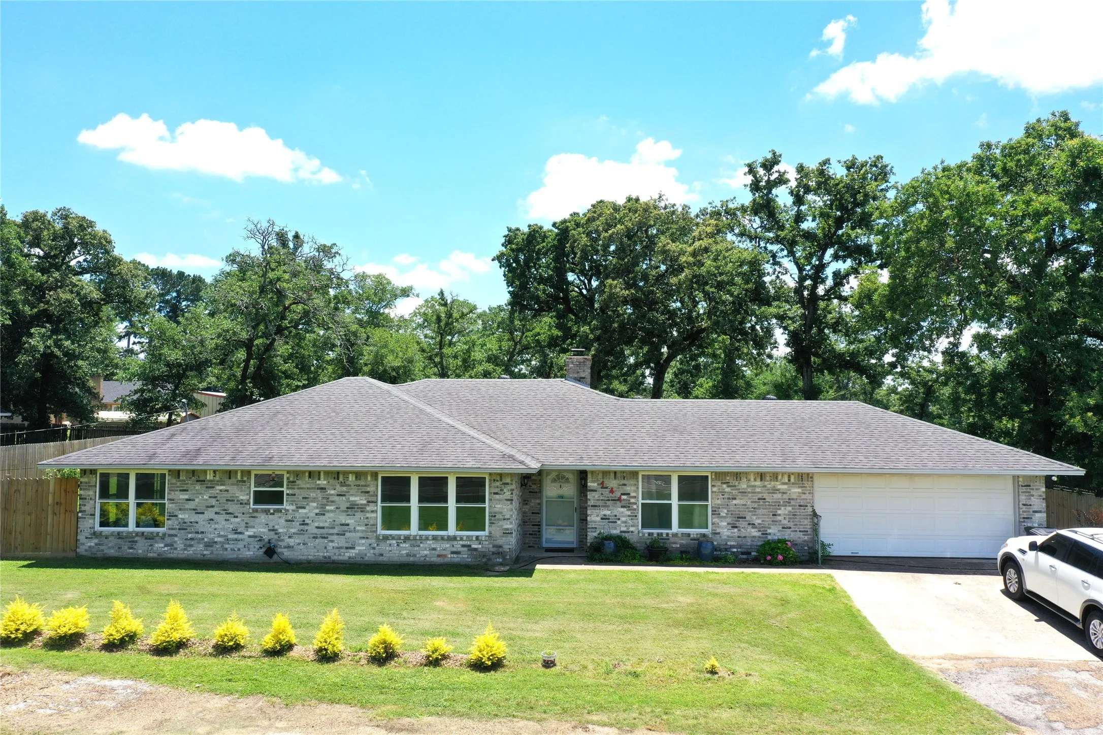 Single Family Residence For Sale in Freestone County , 141 Fm 27 W, Fairfield, Texas 75840, 2 Bedroom, 2 Bathroom, 2 Garage spaces, 2,013 Sqft, built in 1999, mls#21284257, Real Estate Agent in Fairfield, Homes For Sale in Freestone county, Homes For Sale in Fairfield, Realtor in Fairfield Texas, Real Estate Brokerage Independent Realty Texas, Luminita Cordes Realtor
